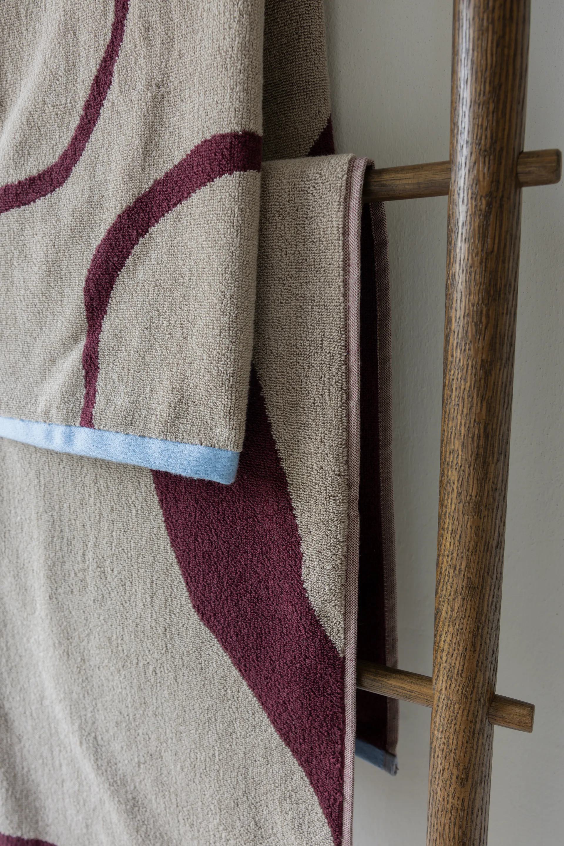 Nova Arte 浴巾 70x133 cm, 酒红色-沙色 Mette Ditmer