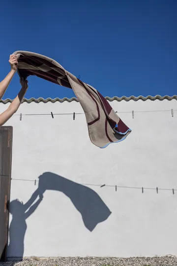 Nova Arte 浴巾 70x133 cm - 酒红色-沙色 - Mette Ditmer