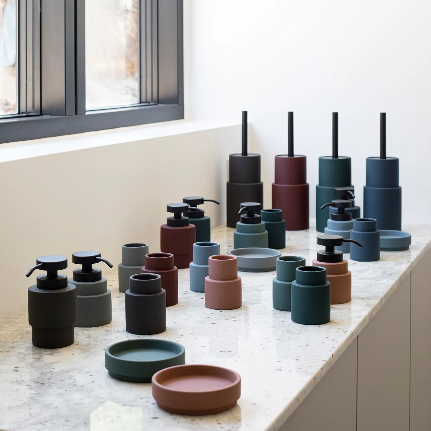 Shades toothbrush holder model A, light 灰色 Mette Ditmer