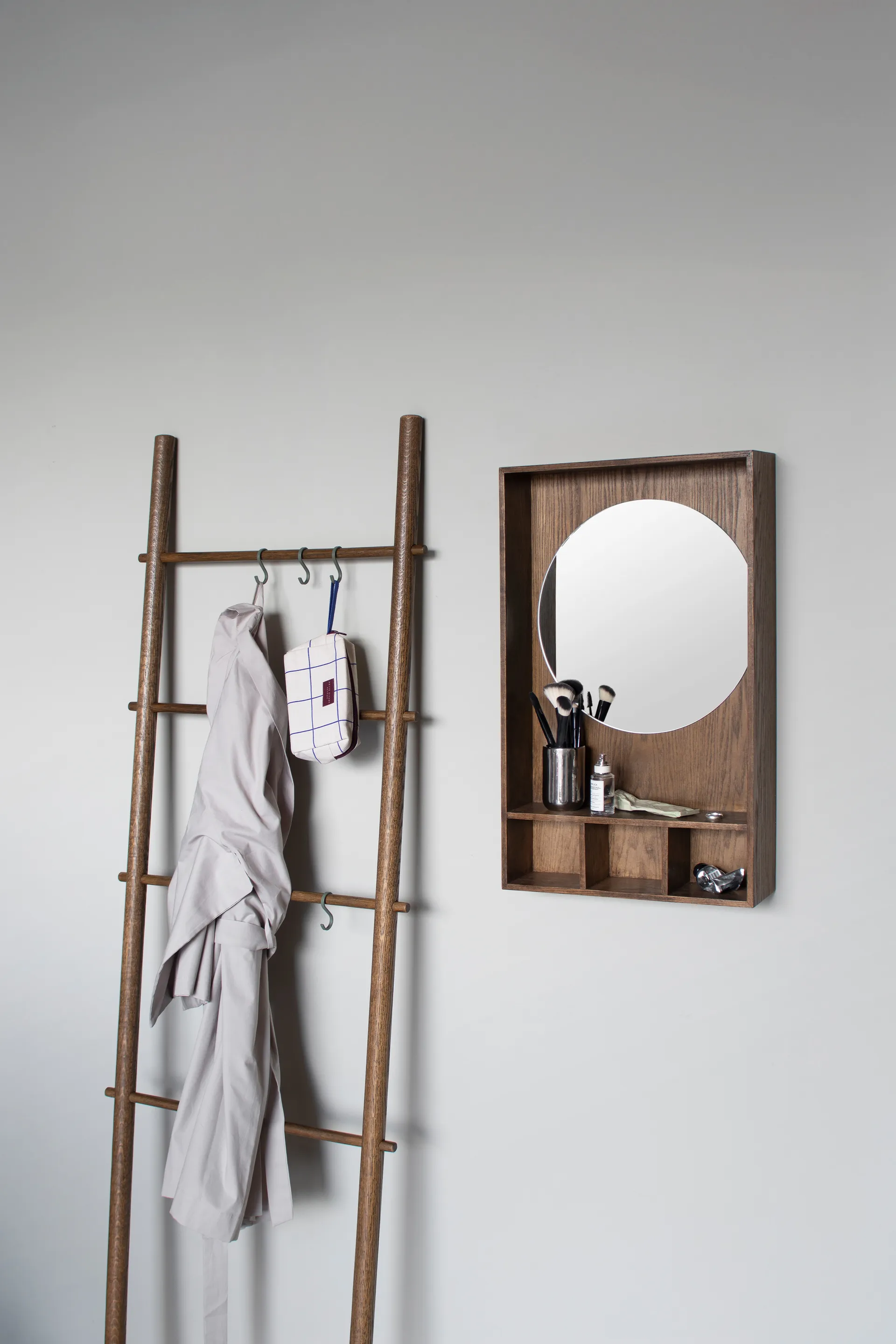 Show-me 镜子 with 架子 小, Dark oiled Mette Ditmer