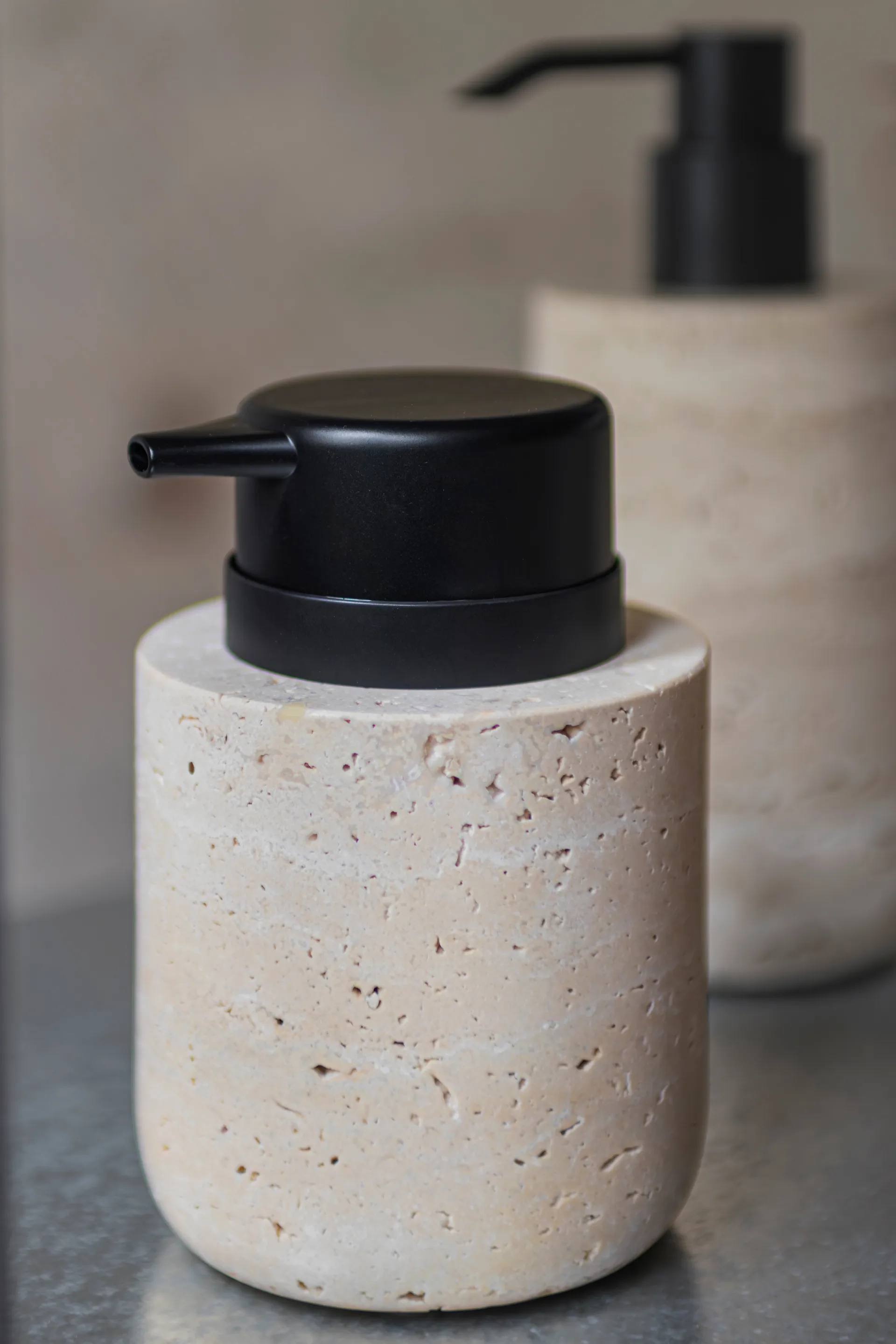 Travertine soap pump 12.5 cm, 亚麻色 Mette Ditmer