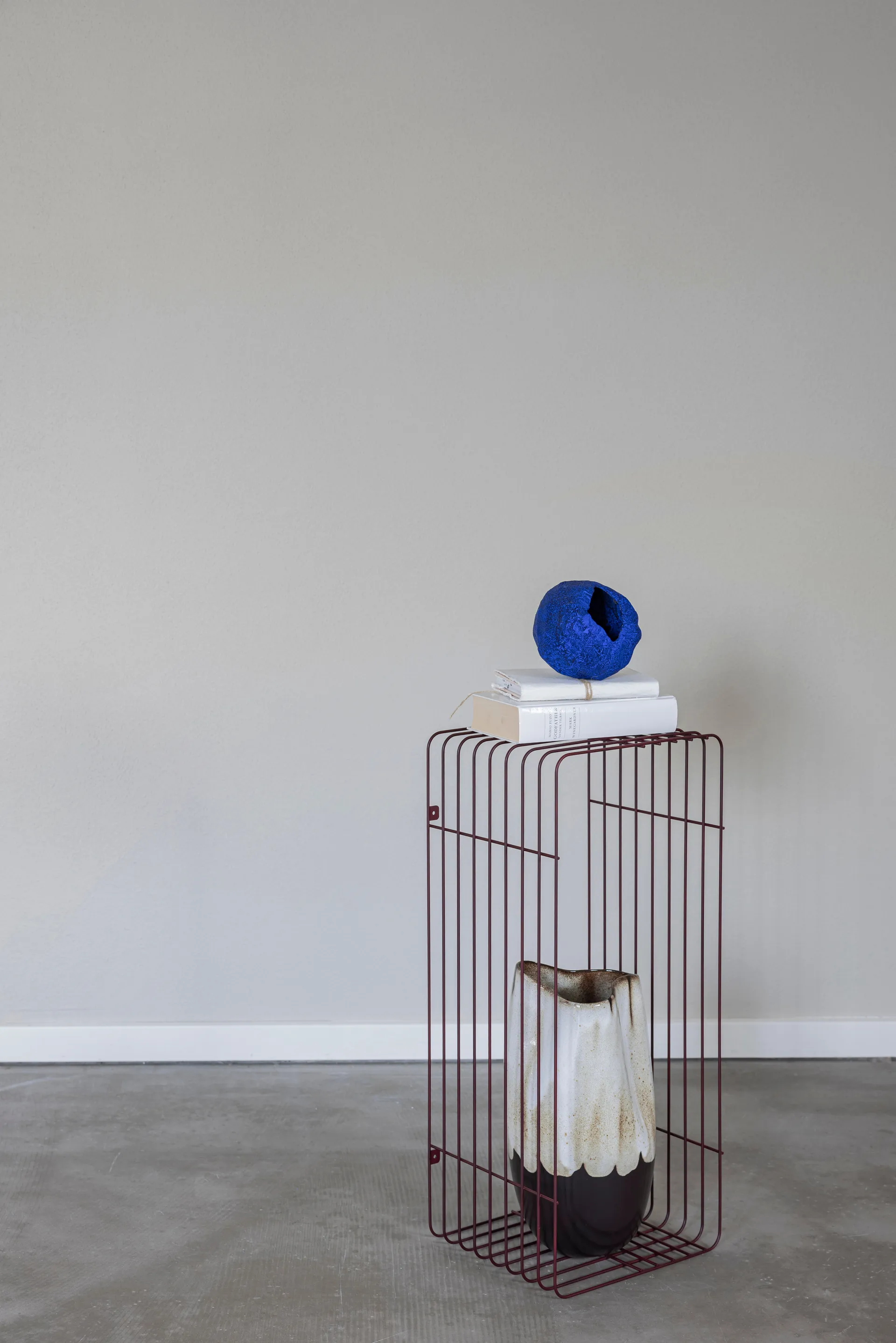 Wire 架子, 酒红色, 31x70x26 cm Mette Ditmer