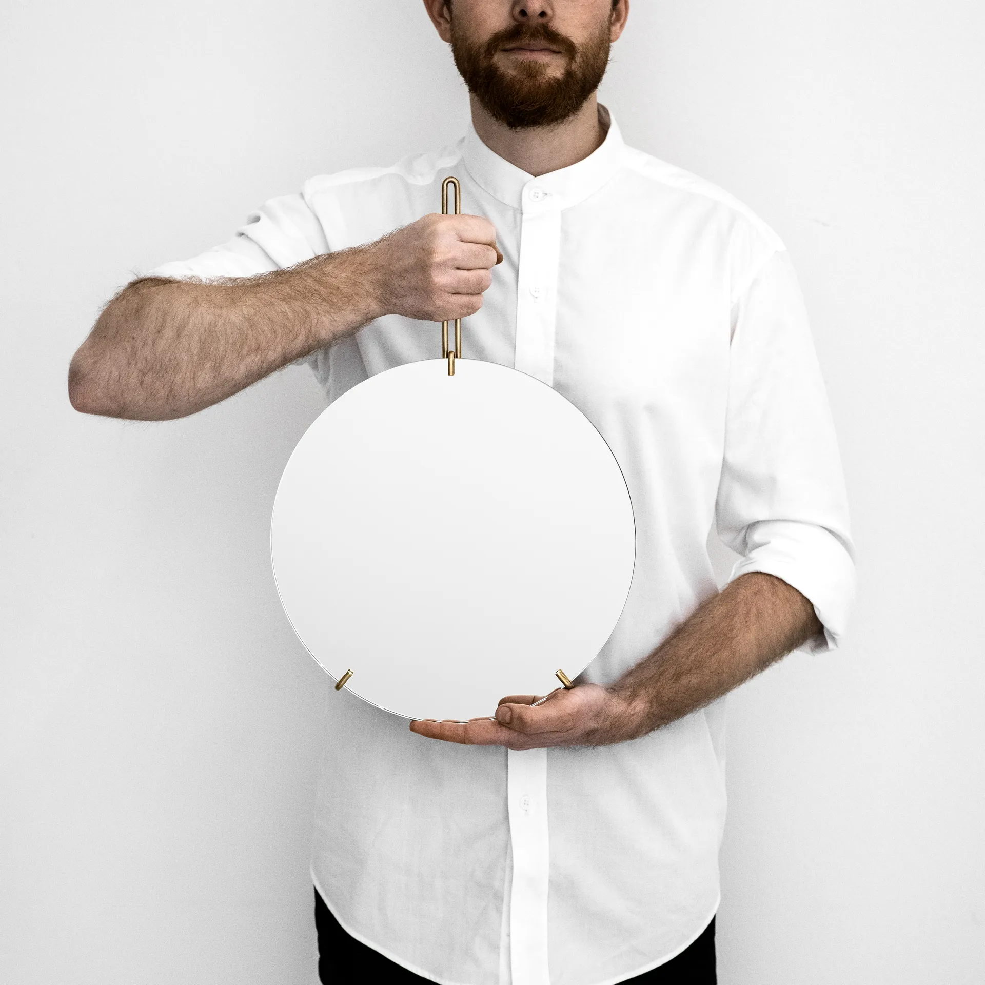 Moebe 挂墙镜 Ø30cm, 黄铜 MOEBE