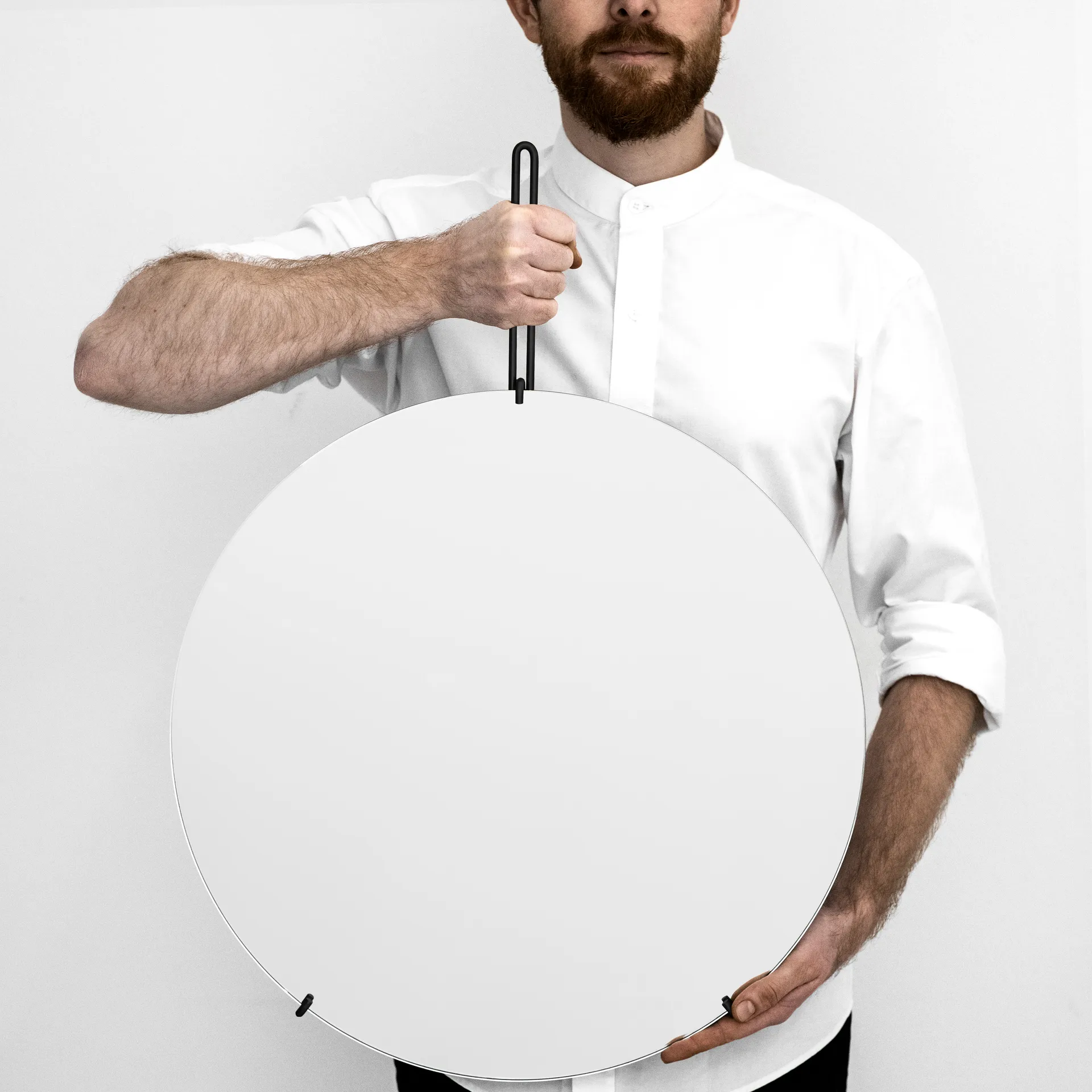 Moebe 墙面镜  Ø 50 cm, 黑色 MOEBE