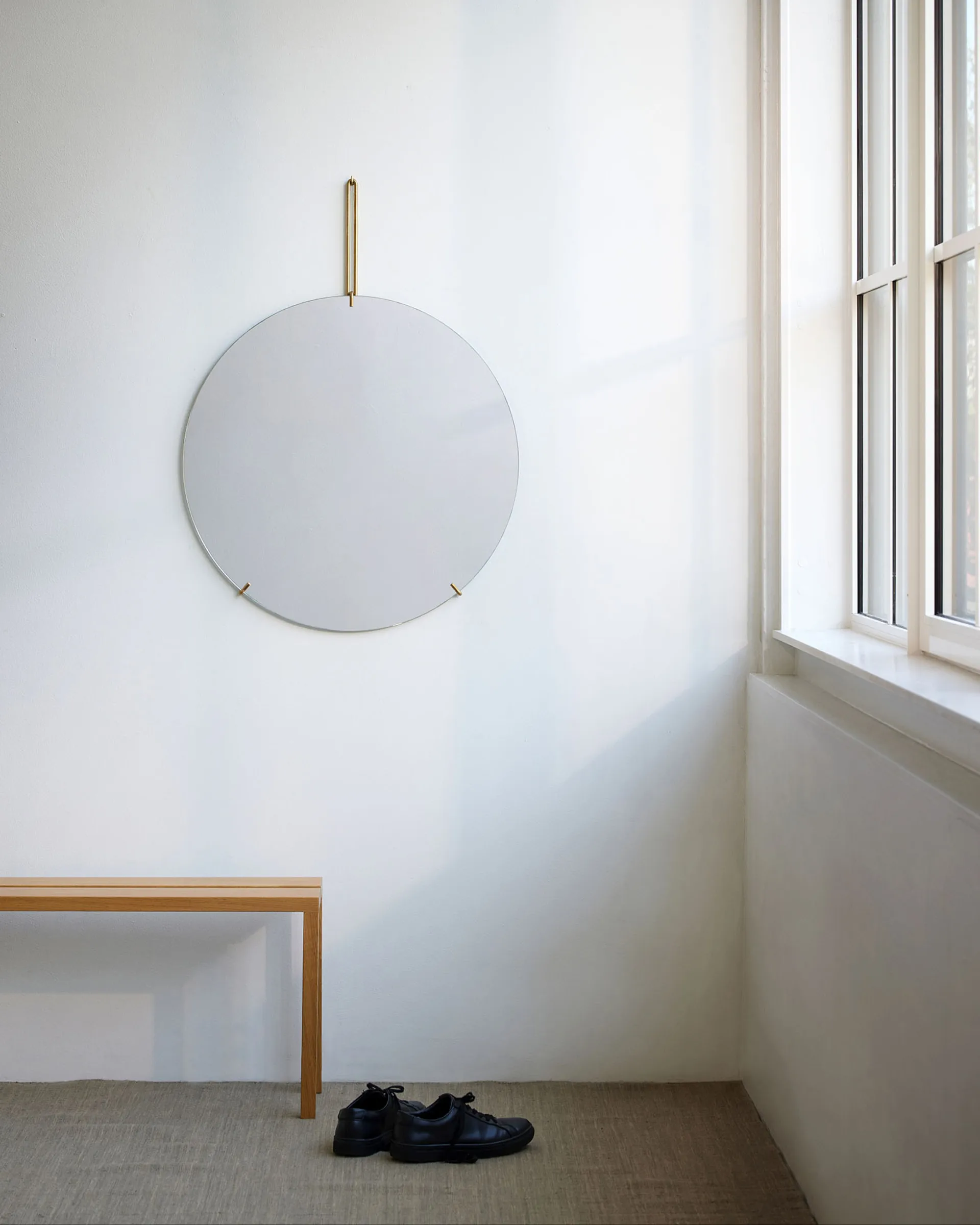 Moebe 挂墙镜 直径70cm, 不锈钢 MOEBE