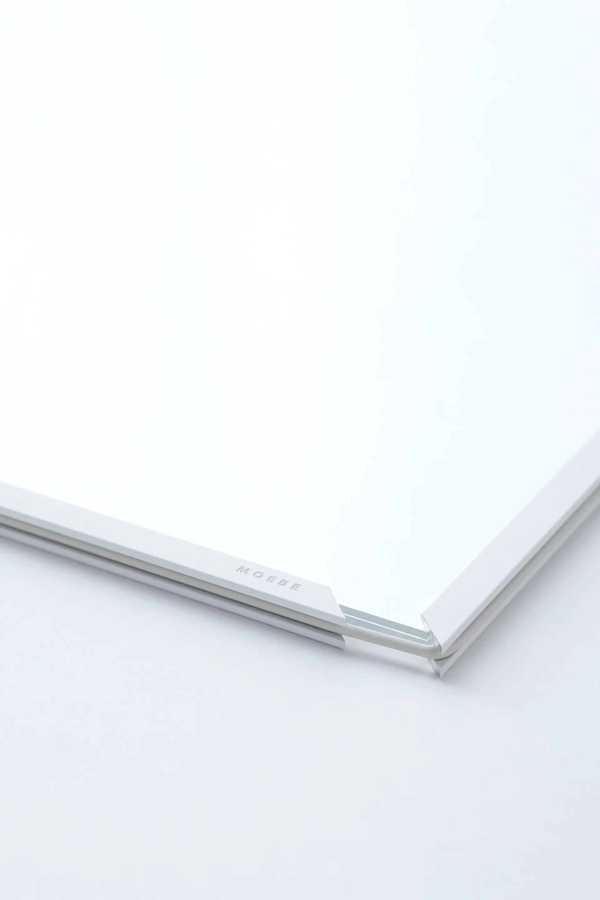 Moebe 框架 A2, Brushed aluminium MOEBE
