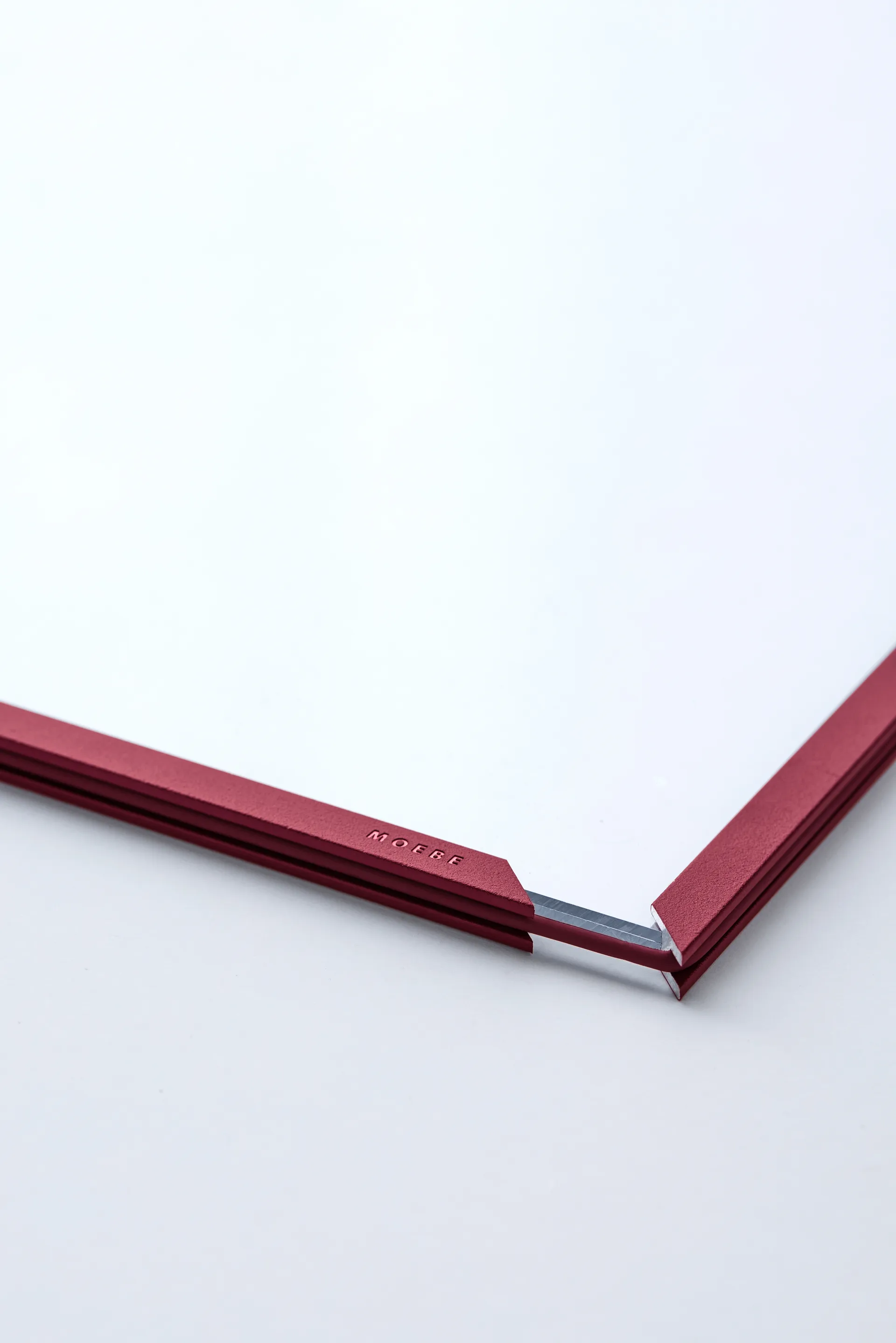 Moebe 框架 A4 22.6x31.3 cm, Transparent. Red MOEBE