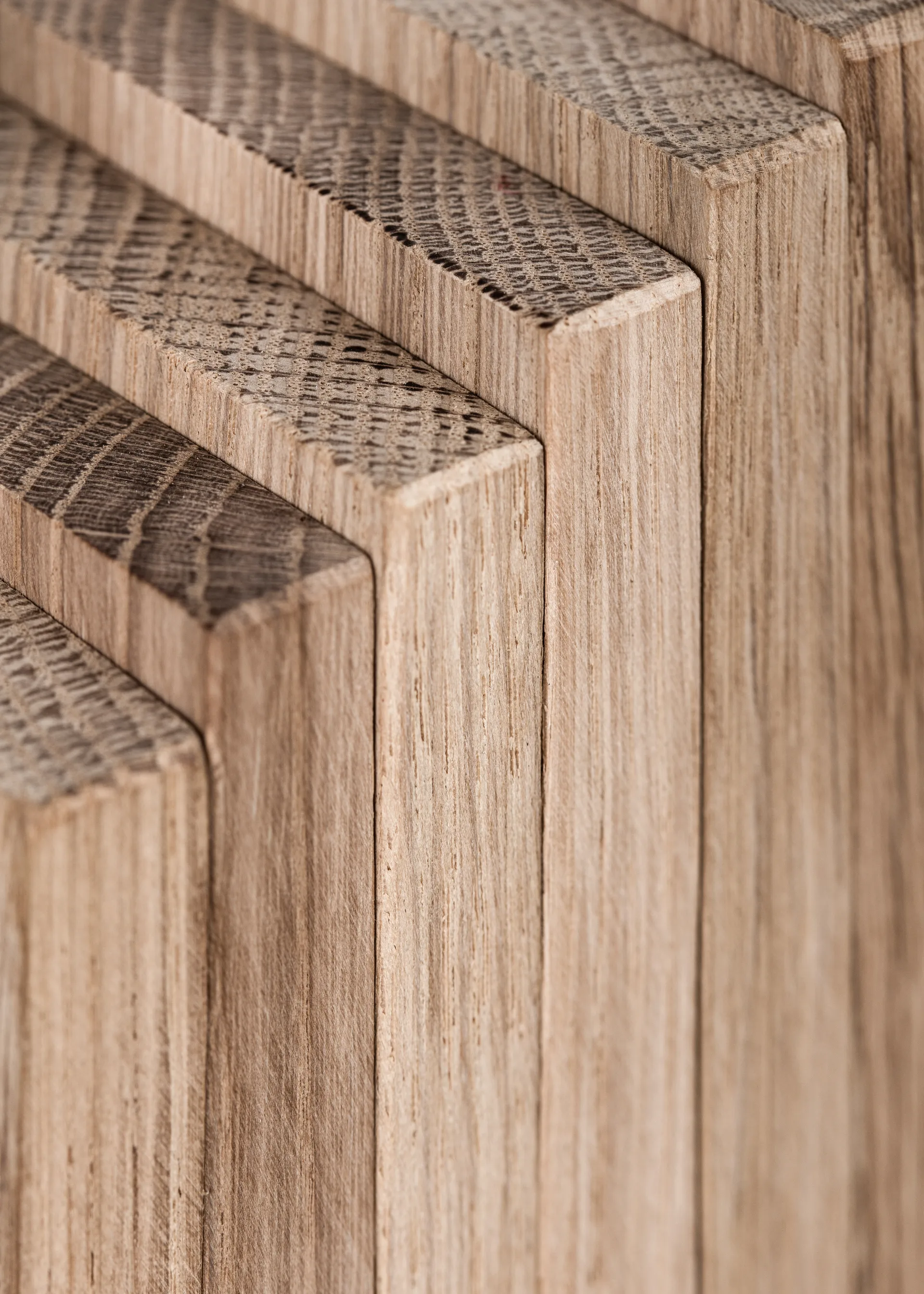 Polygrif oak 雕塑 21x32 cm, Wood. black MOEBE