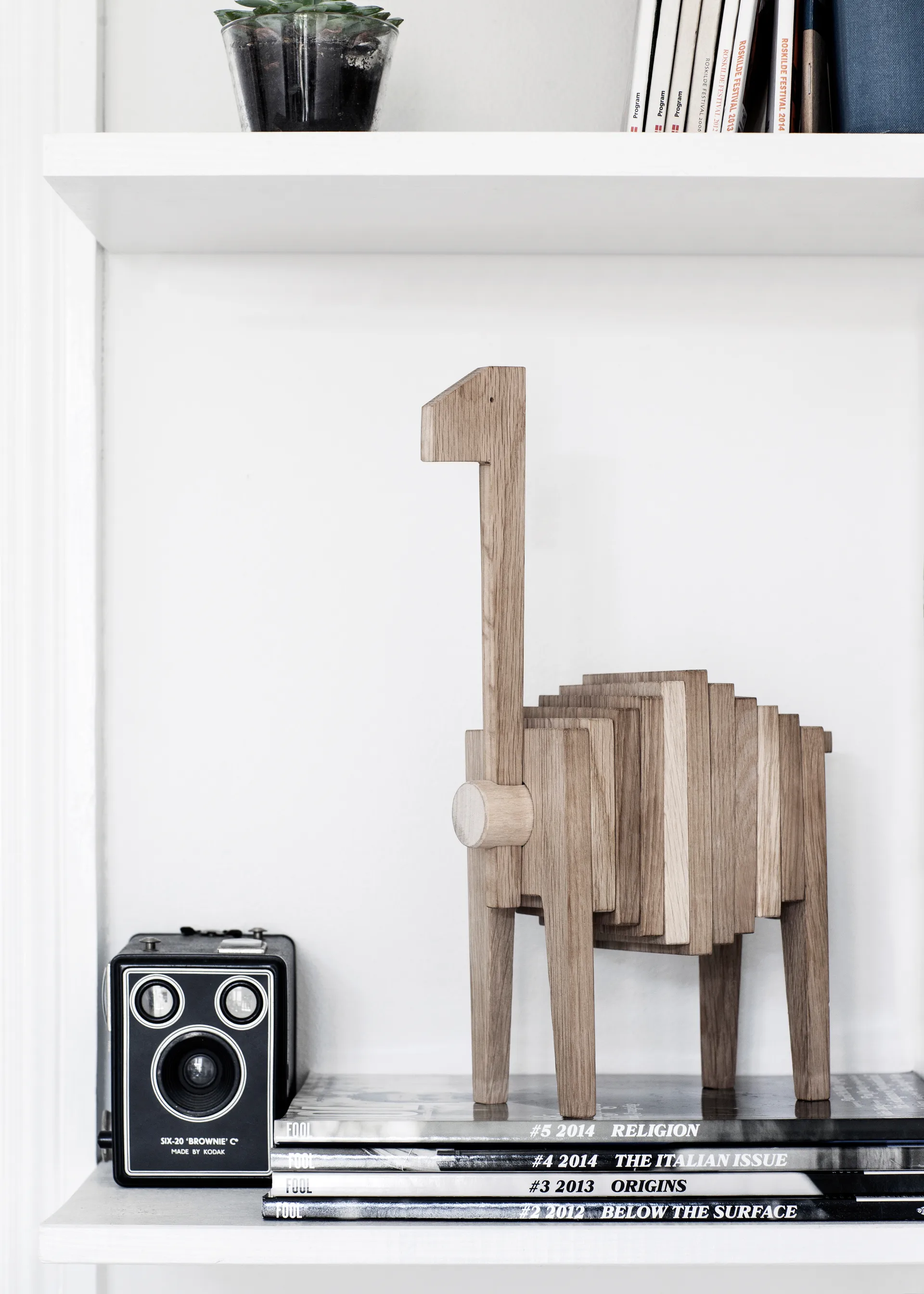 Polygrif oak 雕塑 21x32 cm, Wood. black MOEBE