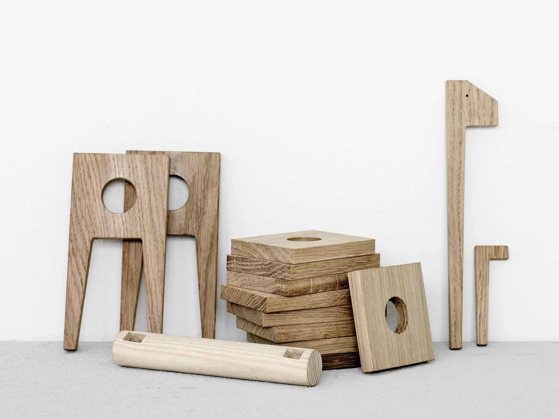 Polygrif oak 雕塑 21x32 cm, Wood. black MOEBE