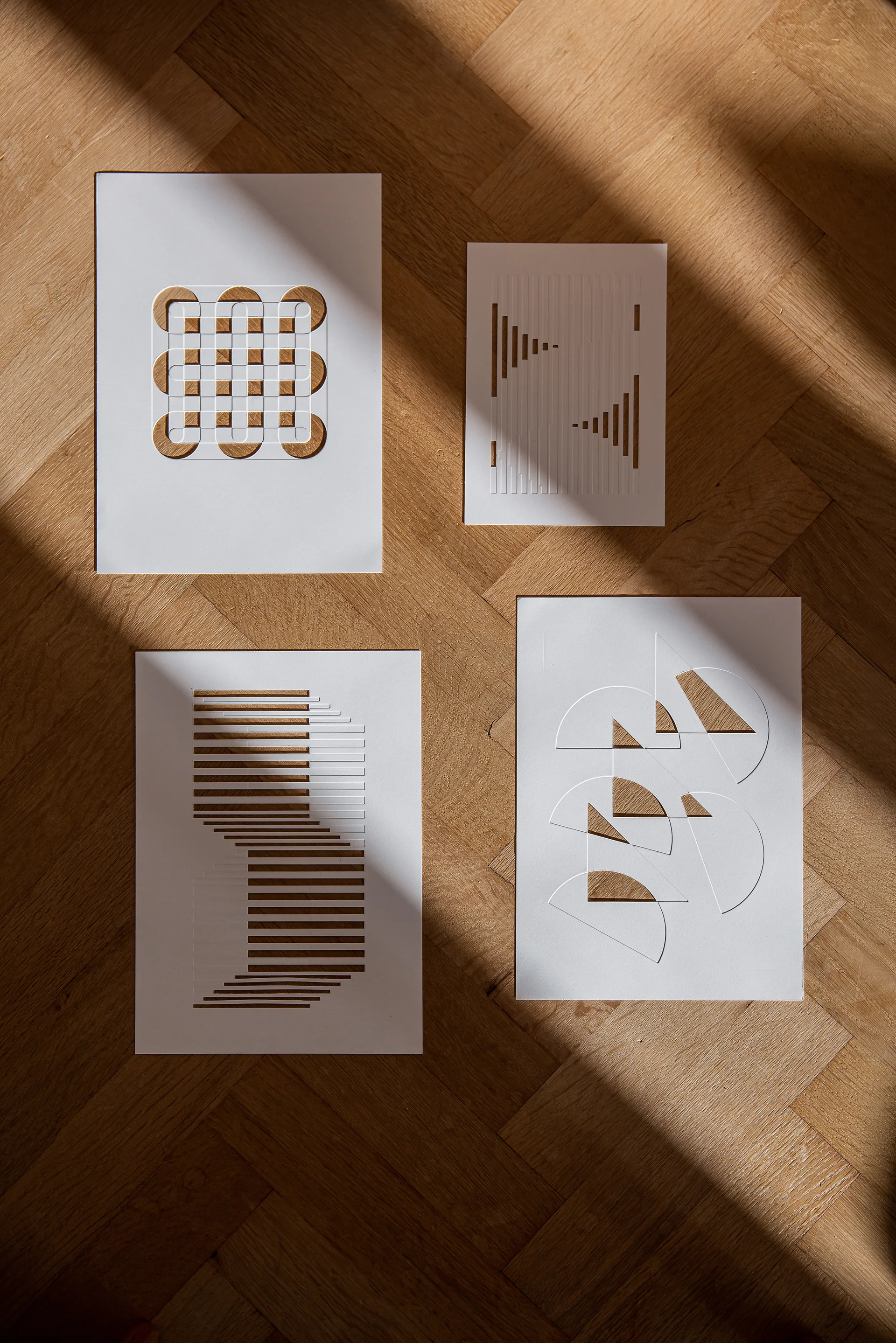 Relief 艺术品 circles & squares 21x29.7 cm, Off White MOEBE