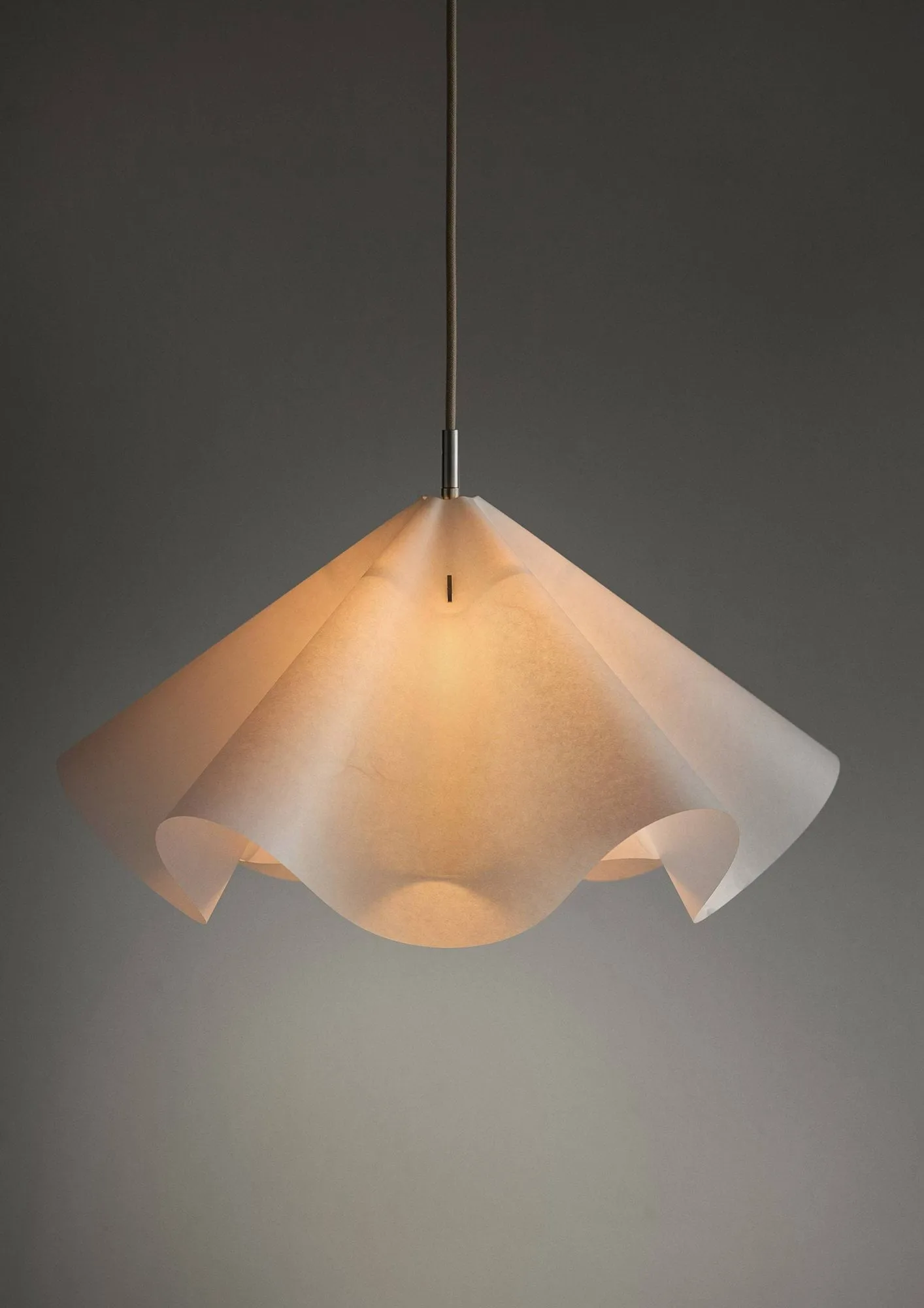 Sinuate pendel, 白色-黄铜，中号 Ø60x30cm MOEBE