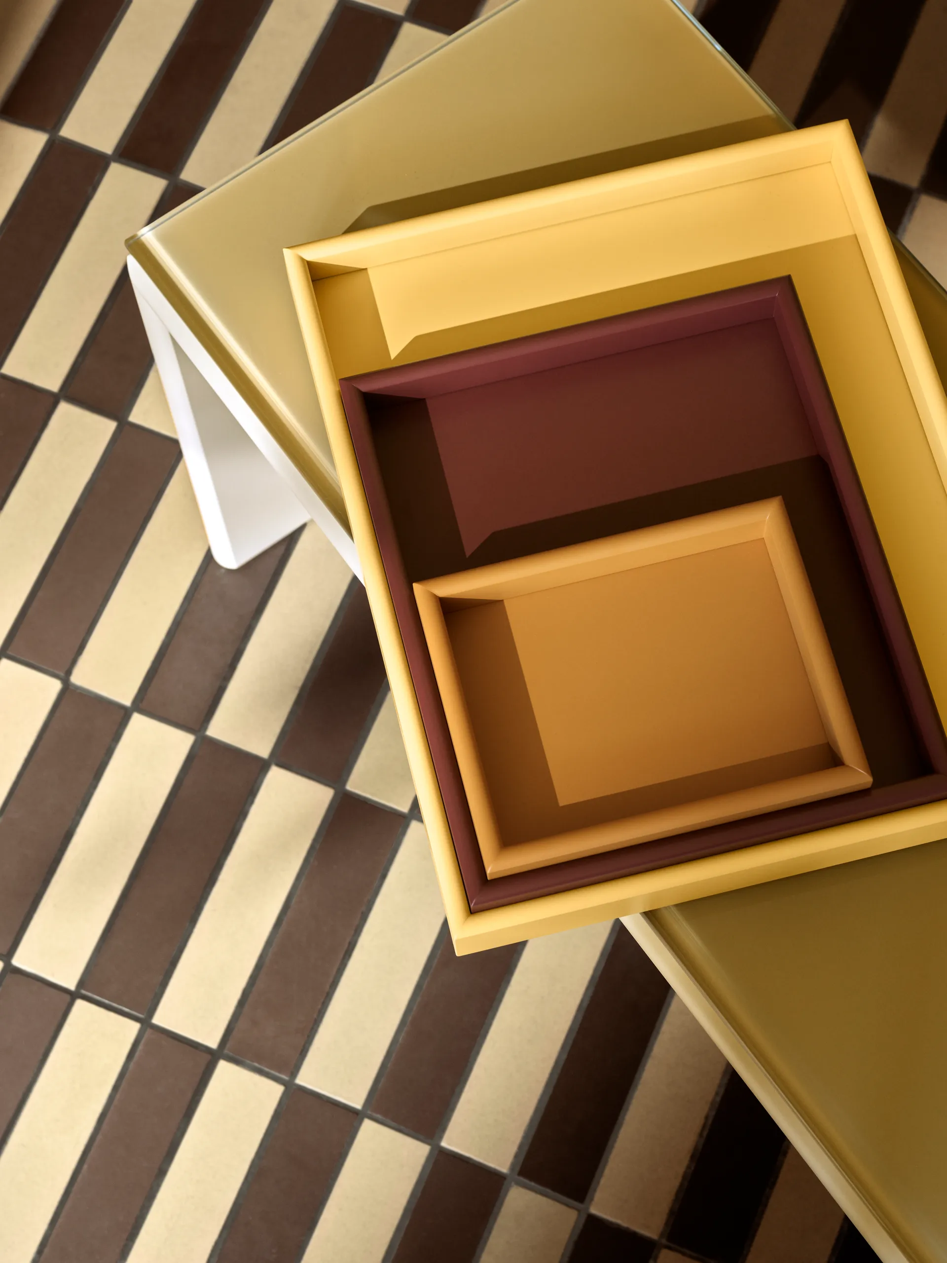 Arrange 托盘 小 17.3x21.4 cm, 琥珀色 Montana