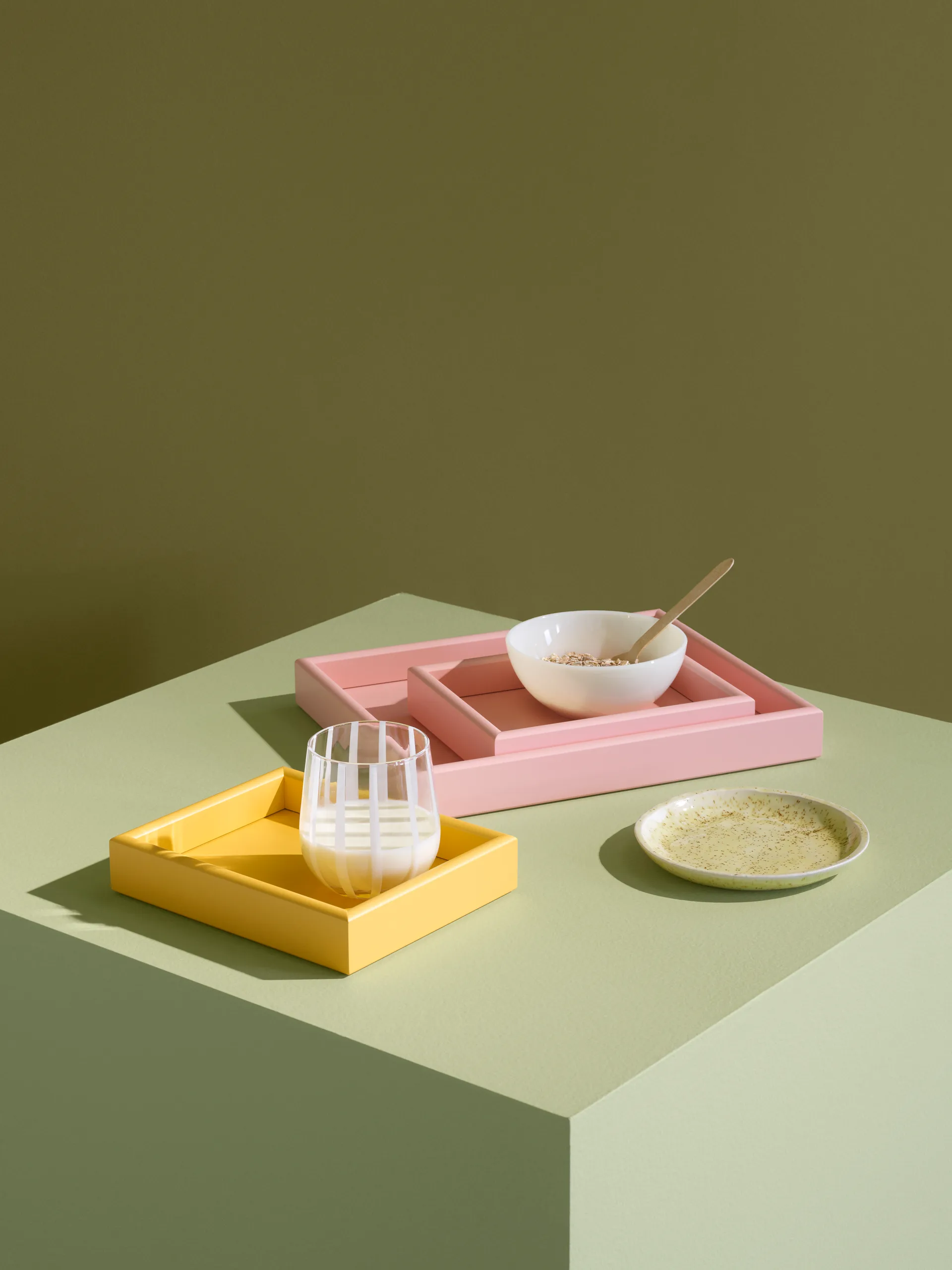 Arrange 中号托盘 27.3x32.6cm, 红宝石色 Montana