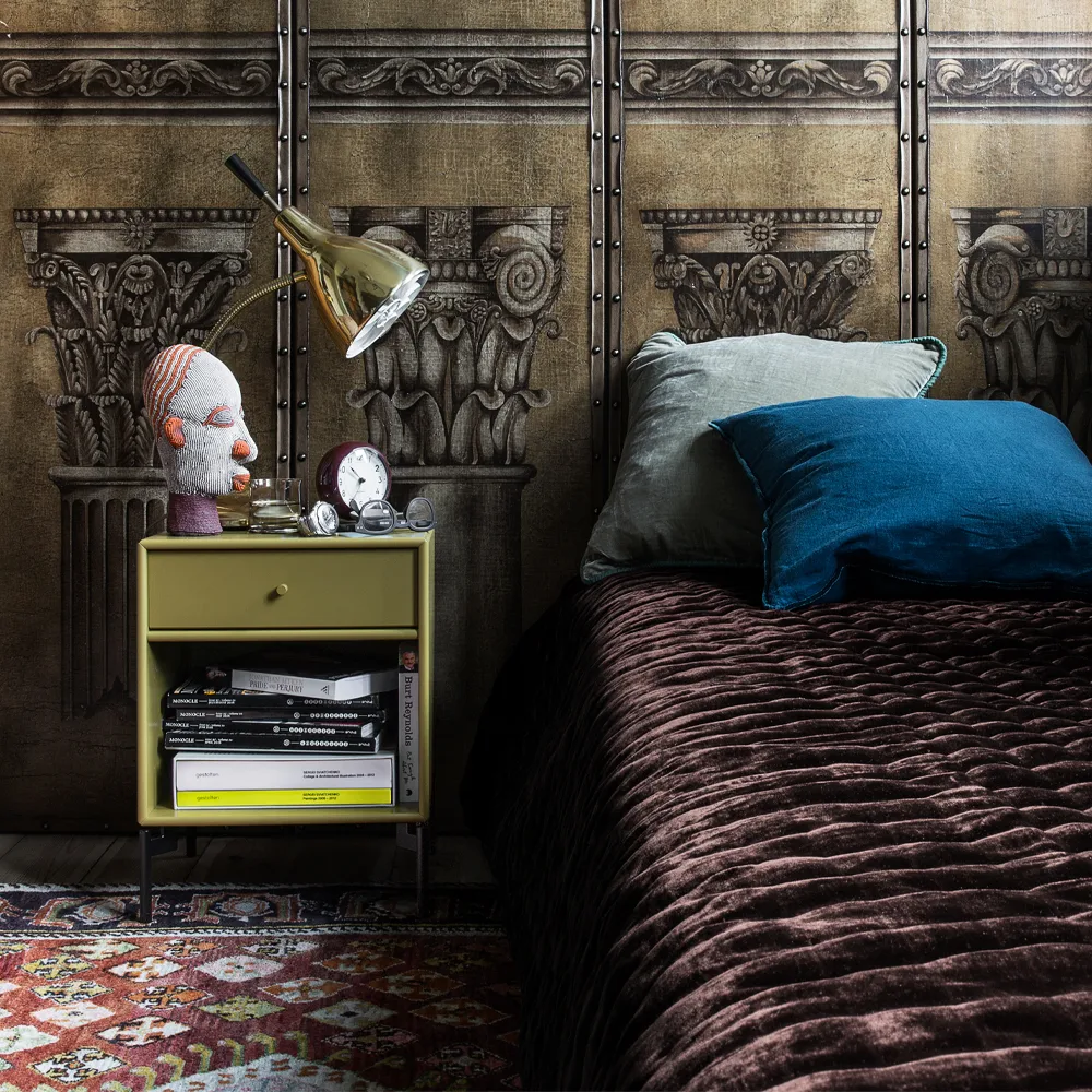 Dream bedside 桌子, Snow 38, base 3cm Montana