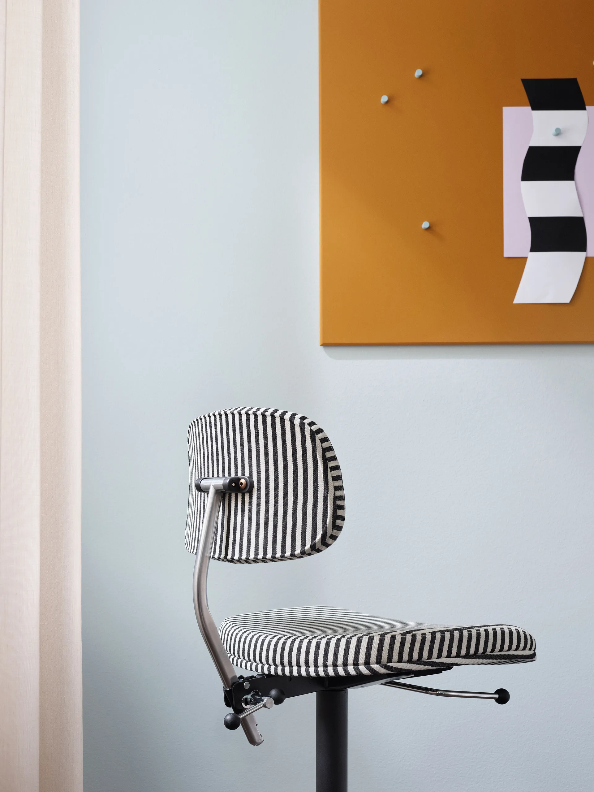 Kevi 2534U 办公椅, Stripe-aluminum Montana