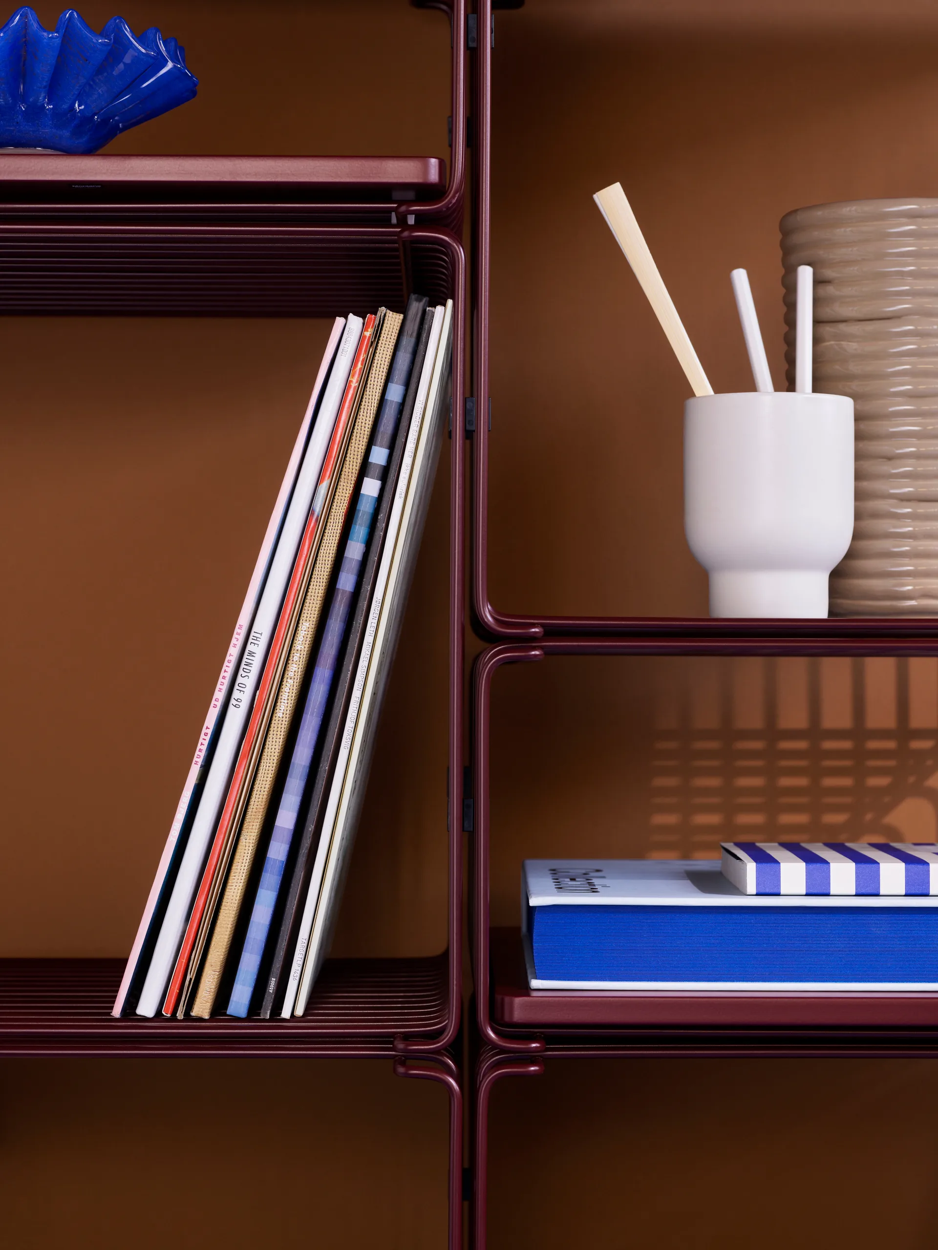 Panton Wire Extended 架子 70x34,8x25,7 cm, Black red Montana