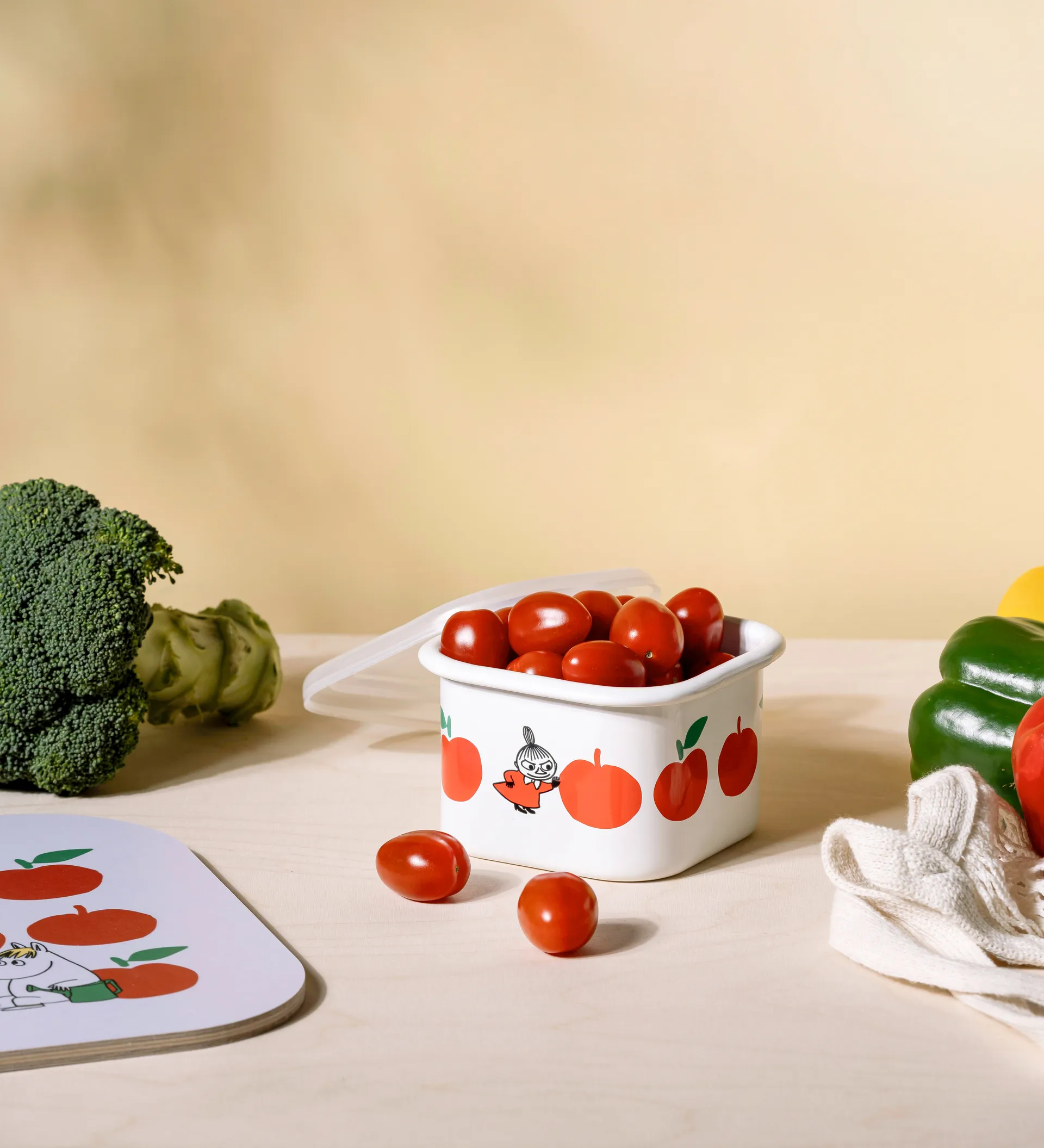 姆明 enamel 罐子 （含盖子） 0.67 L, Joyfull Apples-红色 Muurla