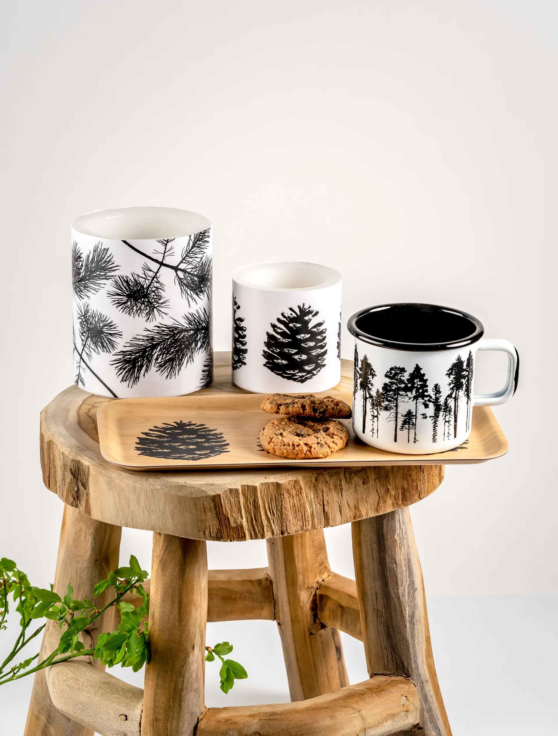 Nordic The Pine Cone 托盘 13x27 cm, Nature-black Muurla