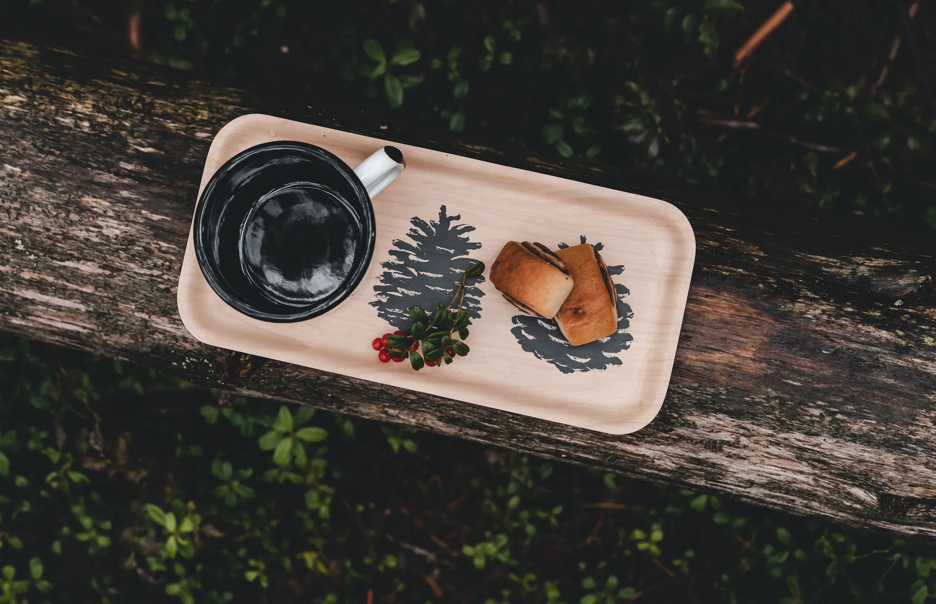 Nordic The Pine Cone 托盘 13x27 cm, Nature-black Muurla