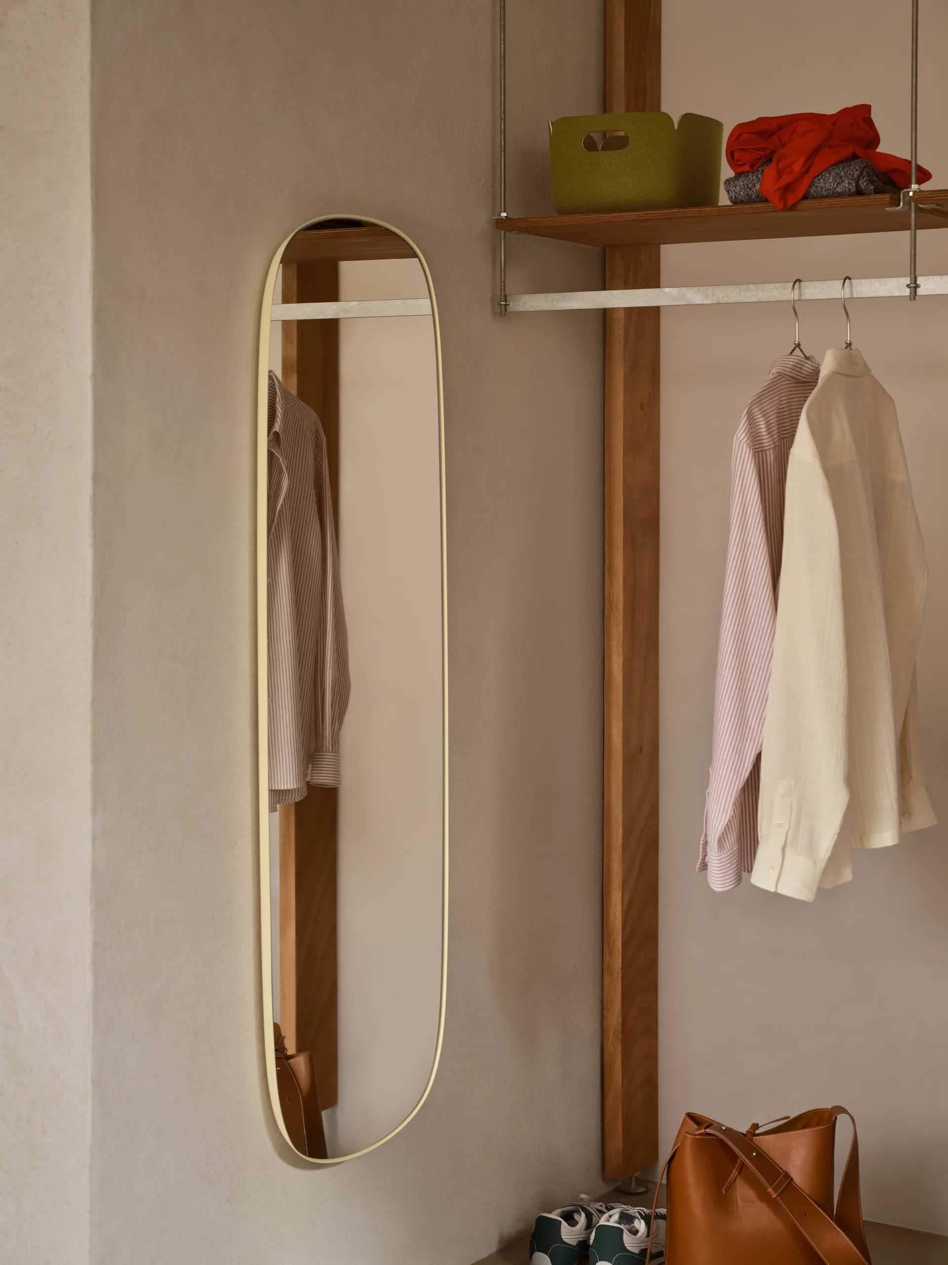带框镜子, 浅黄透明色_150x50cm Muuto