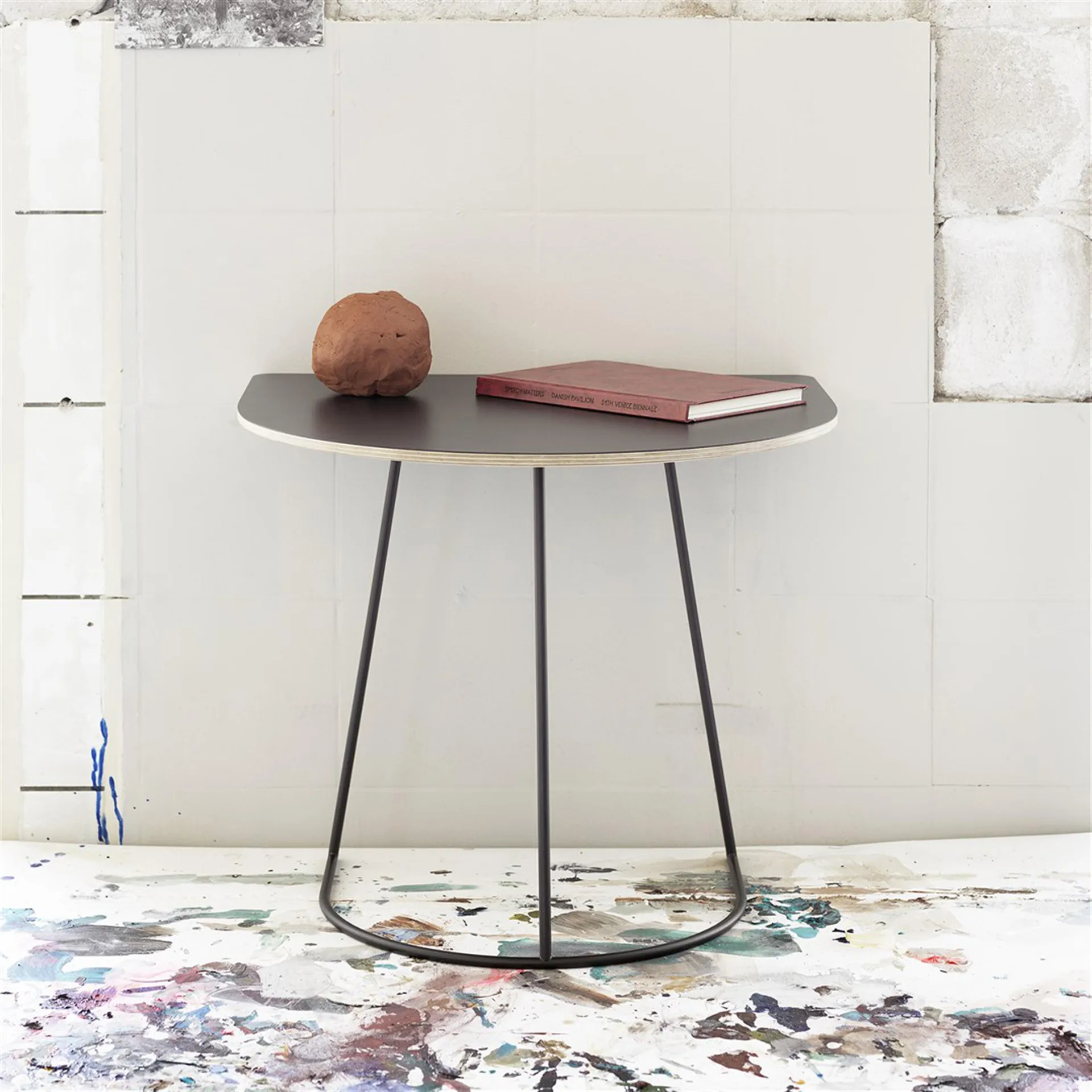 Airy 沙发边桌 半尺寸, 黑色 Muuto