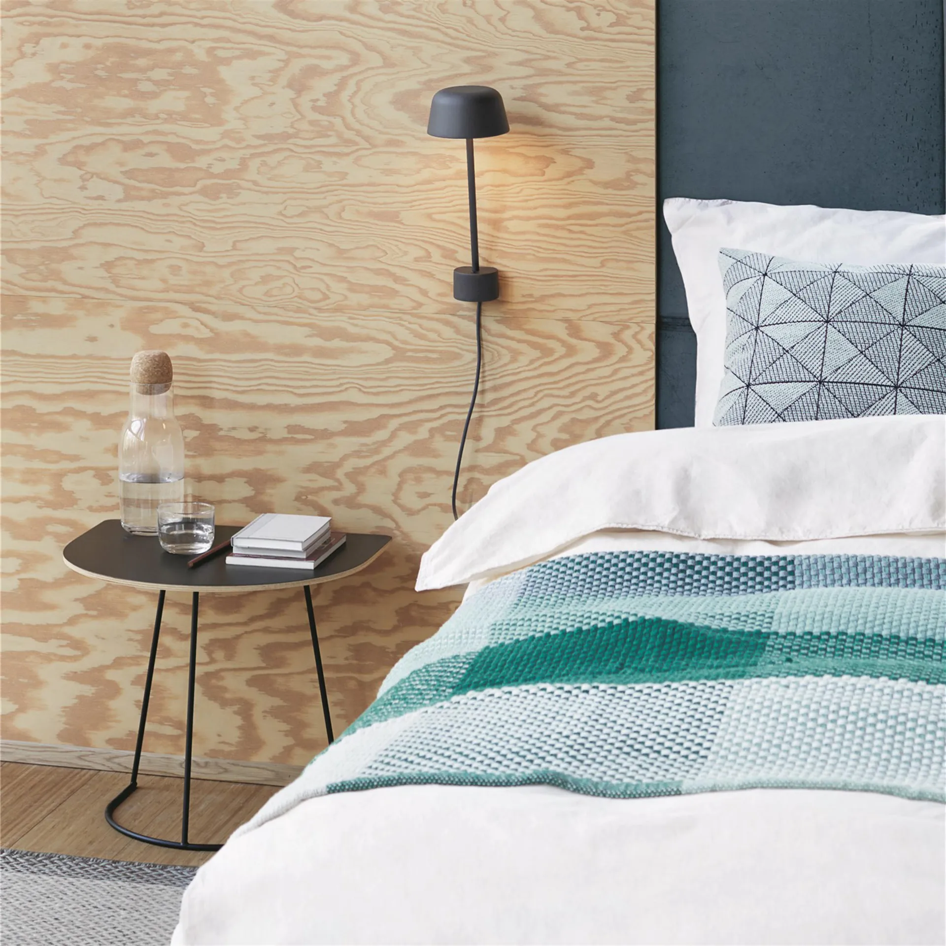Airy 沙发边桌 半尺寸, 黑色 Muuto