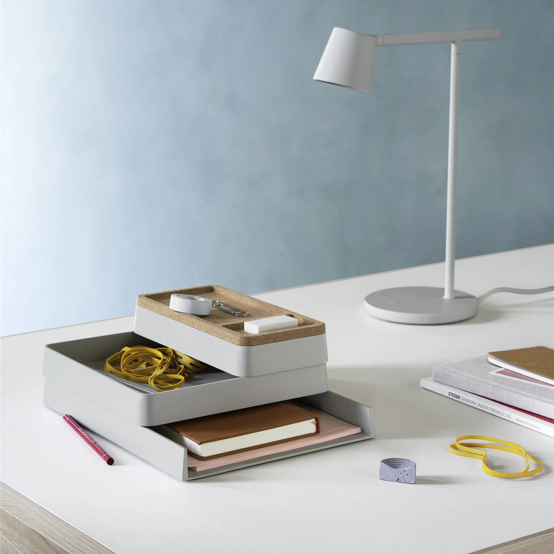 Arrange Desktop tray 25x25 cm, 灰色 Muuto