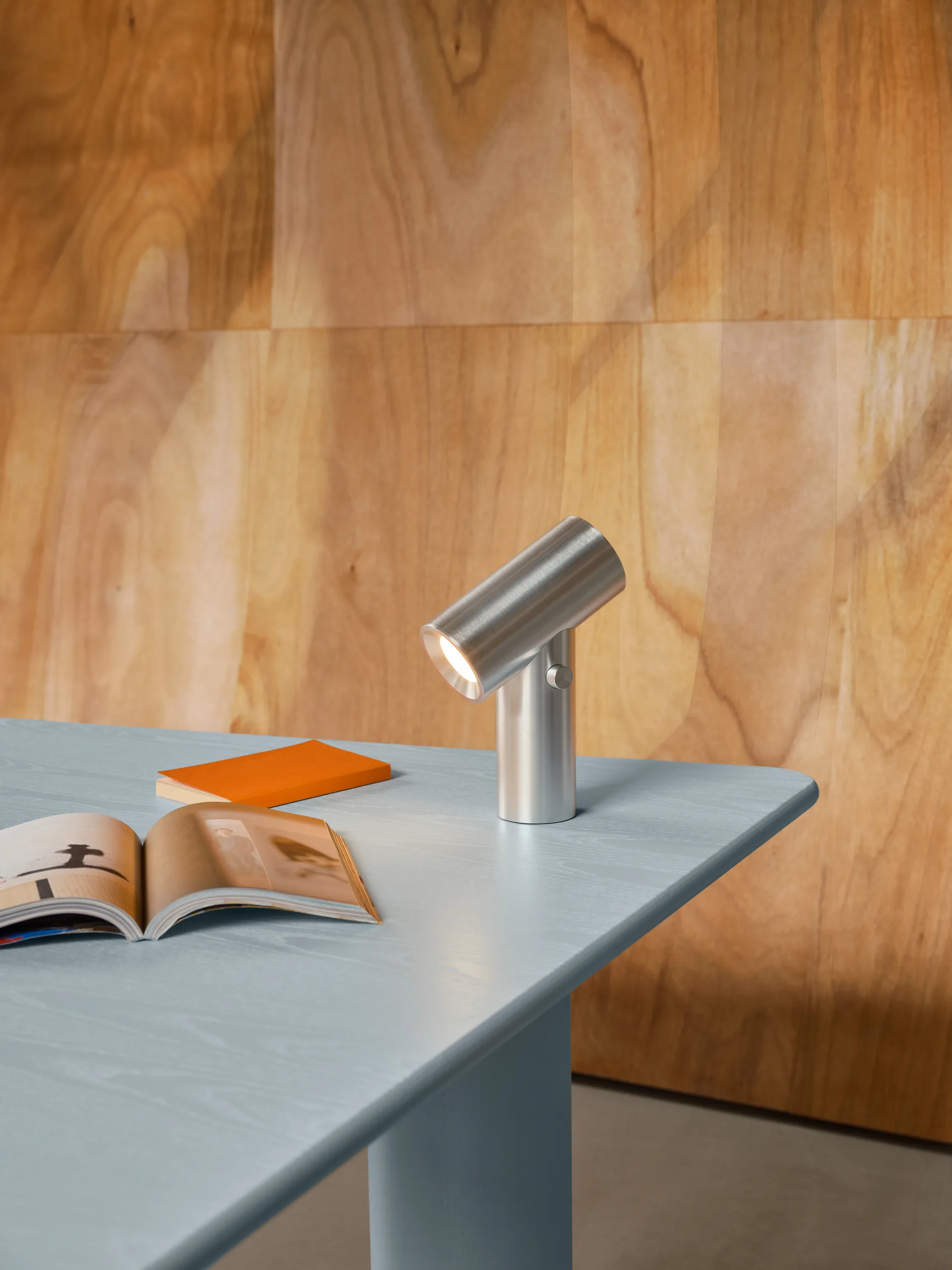 Beam 便携台灯, 铝色_26.2 cm Muuto
