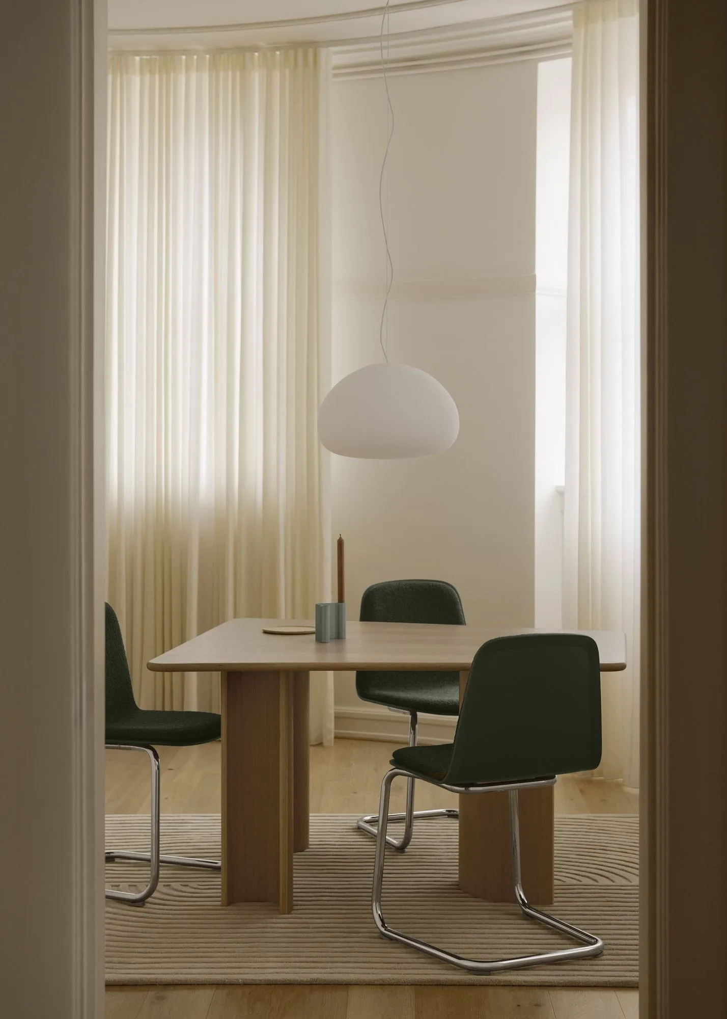 Brink Chair 悬臂底座 椅子, 黑色-黑色 Muuto