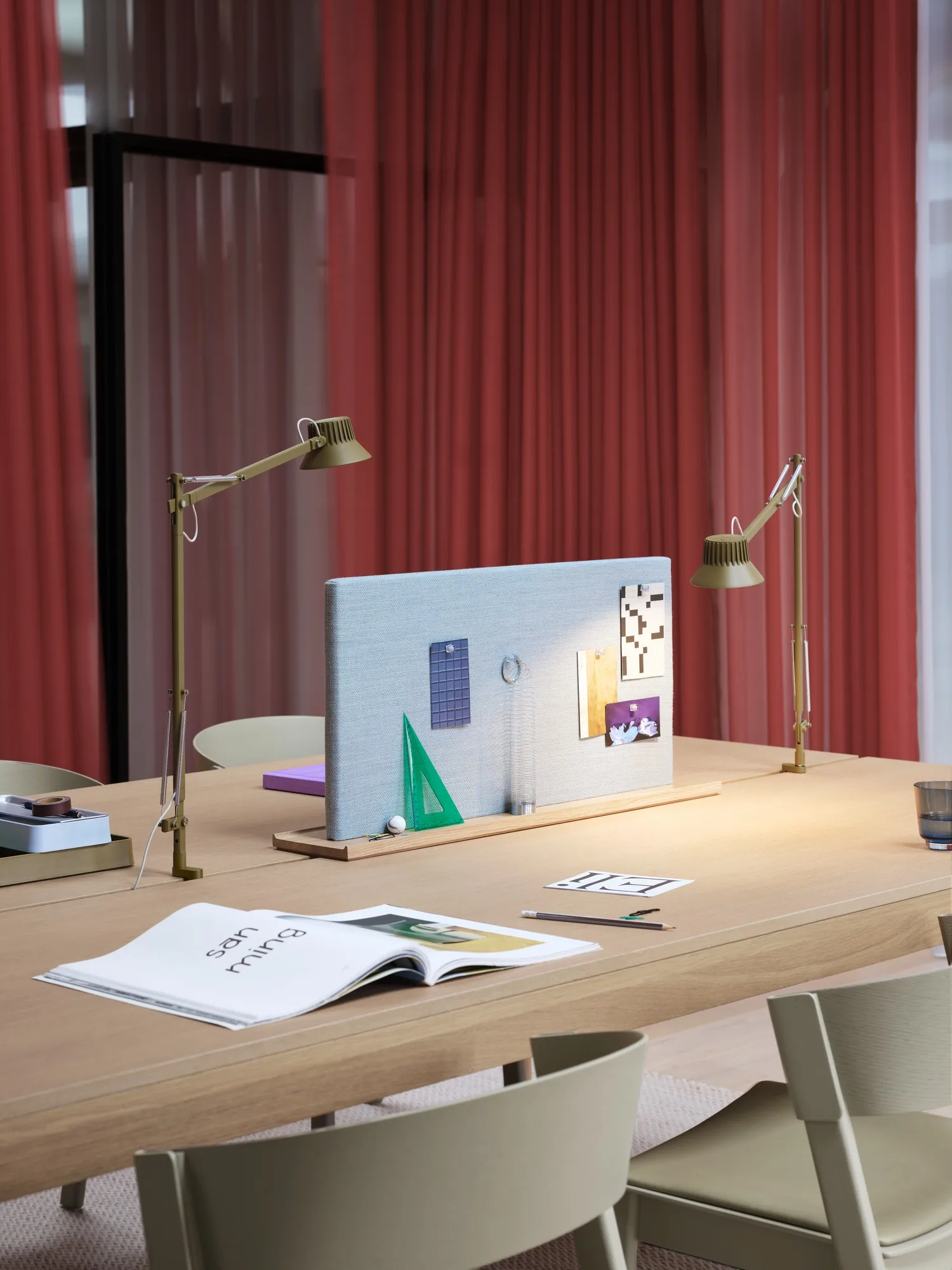 Dedicate L2 台灯 with clamp, 褐色 绿色 Muuto