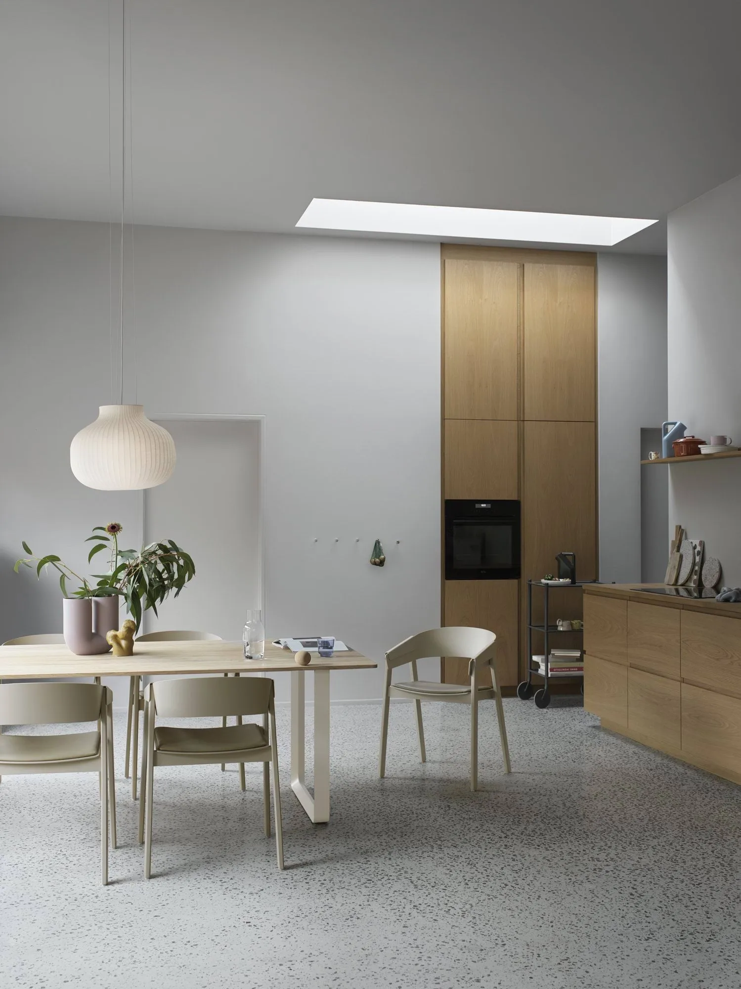 Dots Wood 衣帽钩, 棕红色，Ø9cm Muuto