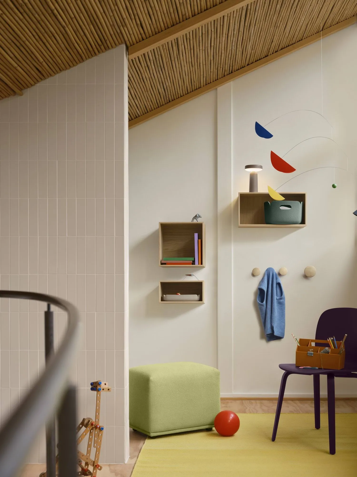 Dots Wood 衣帽钩, 浅橄榄色，直径9cm Muuto