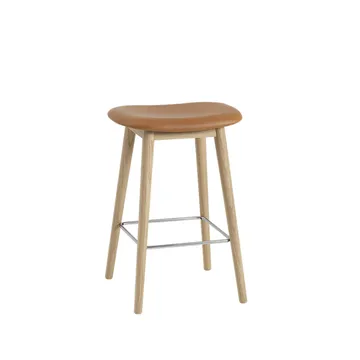 Fiber 吧台凳65cm - 干邑色皮革_橡木支腿 - Muuto