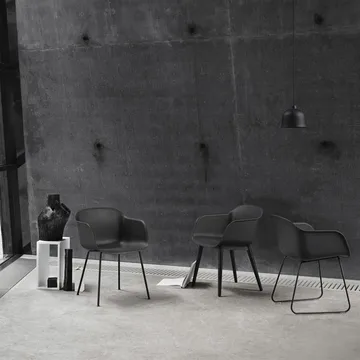 Fiber Chair 带扶手 - 炭黑_塑料 - Muuto