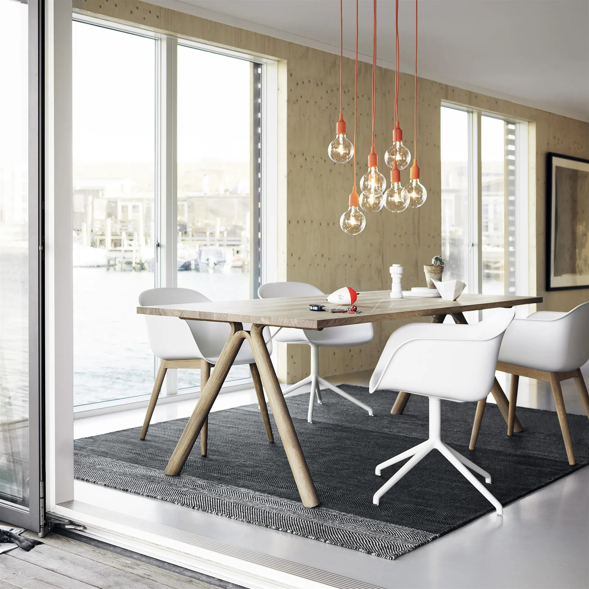 Fiber Chair 带扶手扶手椅 木质椅腿, 自然白_橡木 Muuto