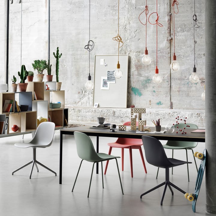 Fiber 椅子 steel sled base plastic seat, Dusty 绿色-绿色 Muuto