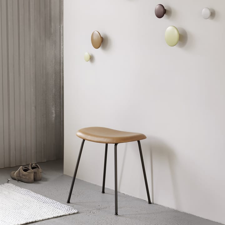 Fiber stool 凳子, Leather cognac, 黑色 steel stand Muuto