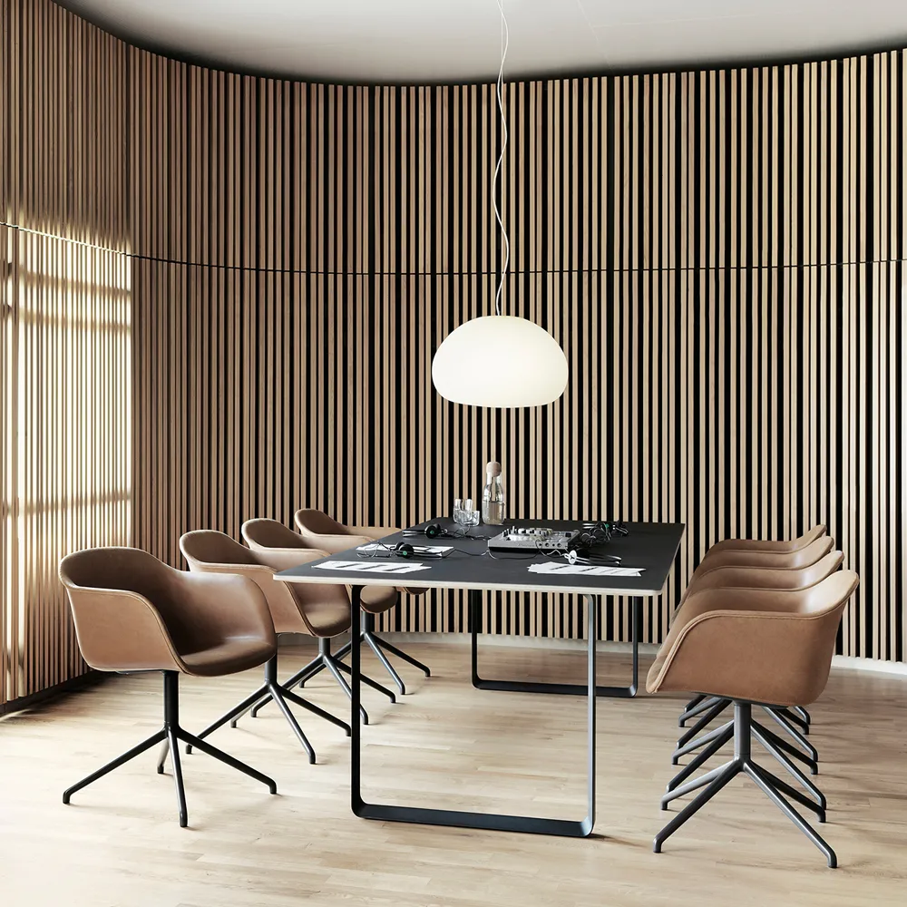 Fiber 带自动回位旋转底座办公扶手椅, 黑色_炭黑色底座 Muuto