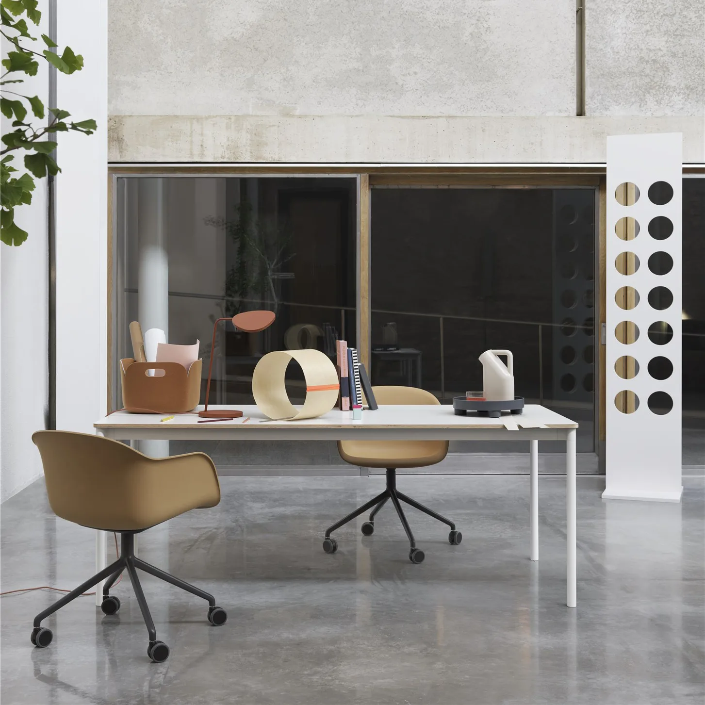 Leaf台灯白色, 铜棕色 Muuto