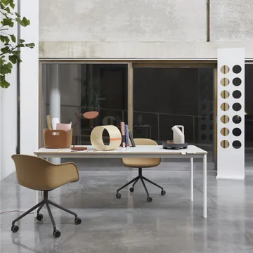 Leaf台灯白色 - 铜棕色 - Muuto