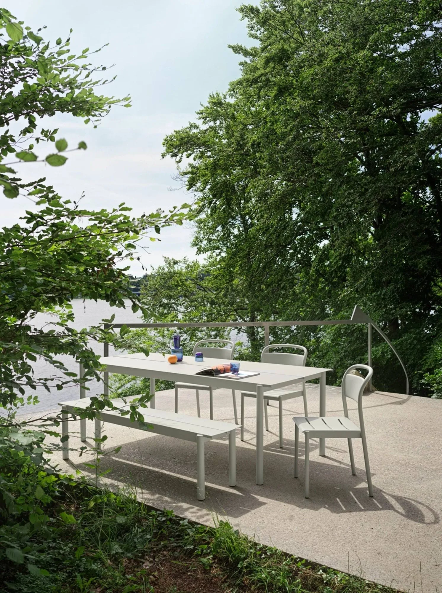 Linear 钢制长凳110cm, 灰色(RAL 7044) Muuto