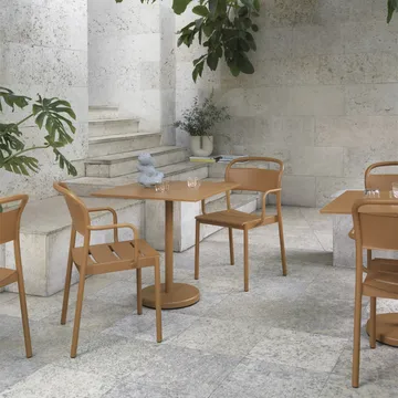 Linear 钢制桌子70x70cm - 焦橙色 - Muuto