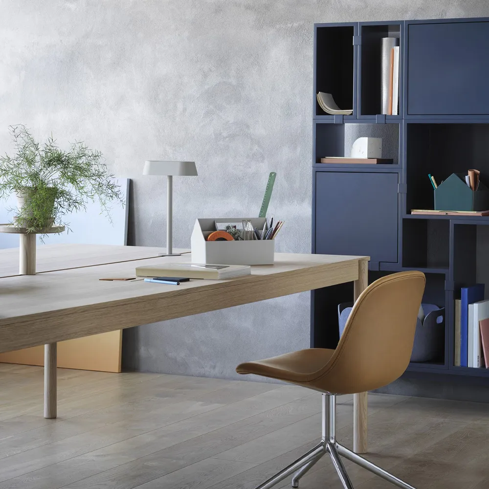Linear System 模块化系统边桌尾端模块, 黑色-oak 240x142cm Muuto