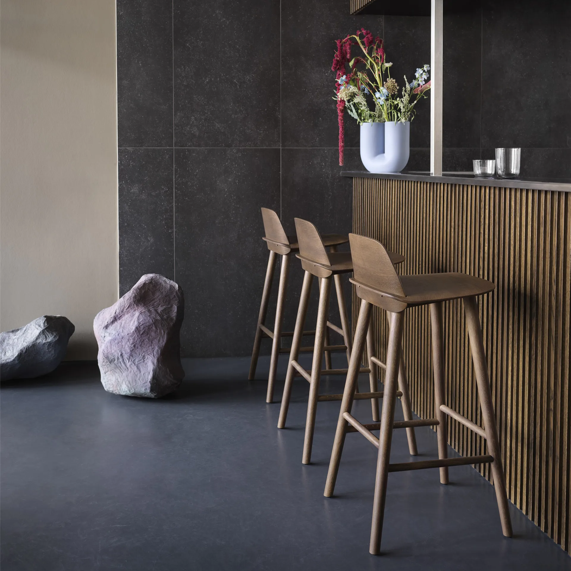 Nerd 吧台椅65Cm, 碳化深棕色 Muuto
