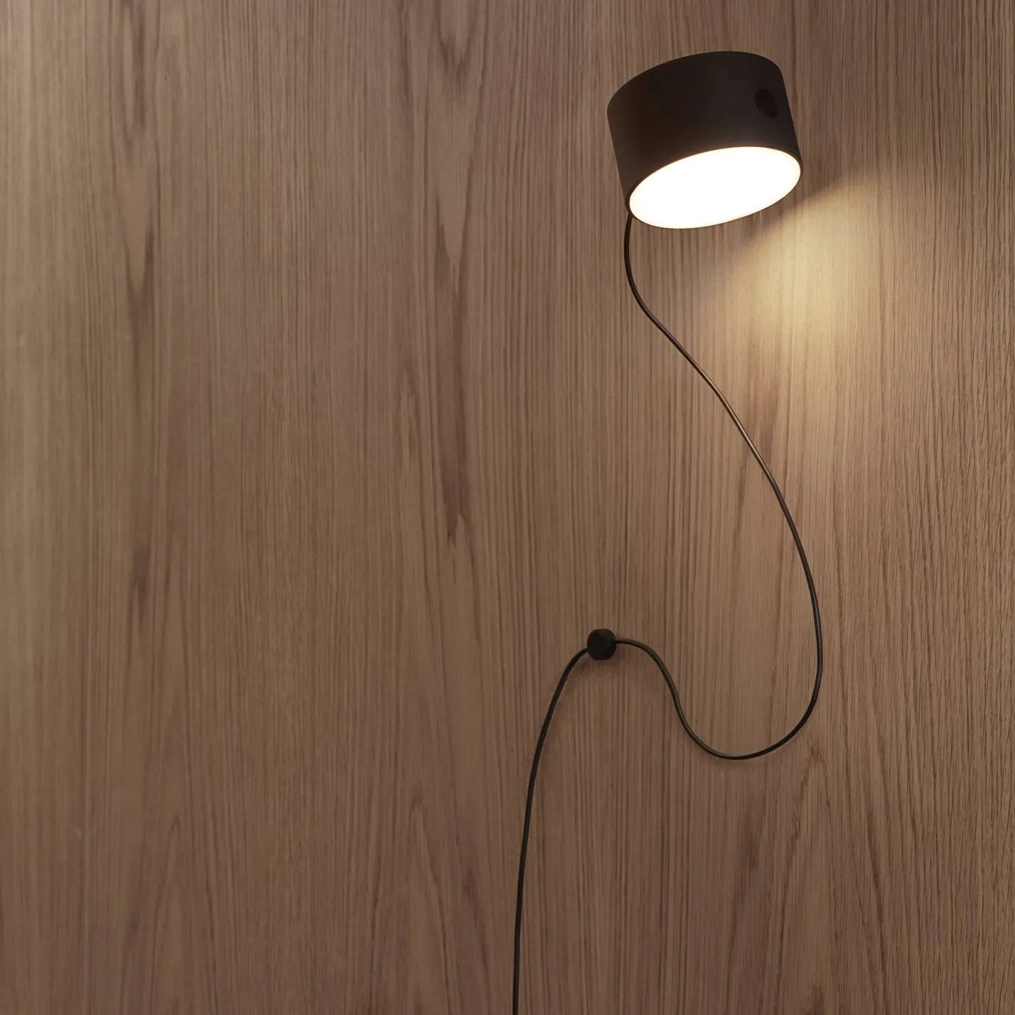 Post magnetic cord bracket for 壁灯, 黑色 Muuto