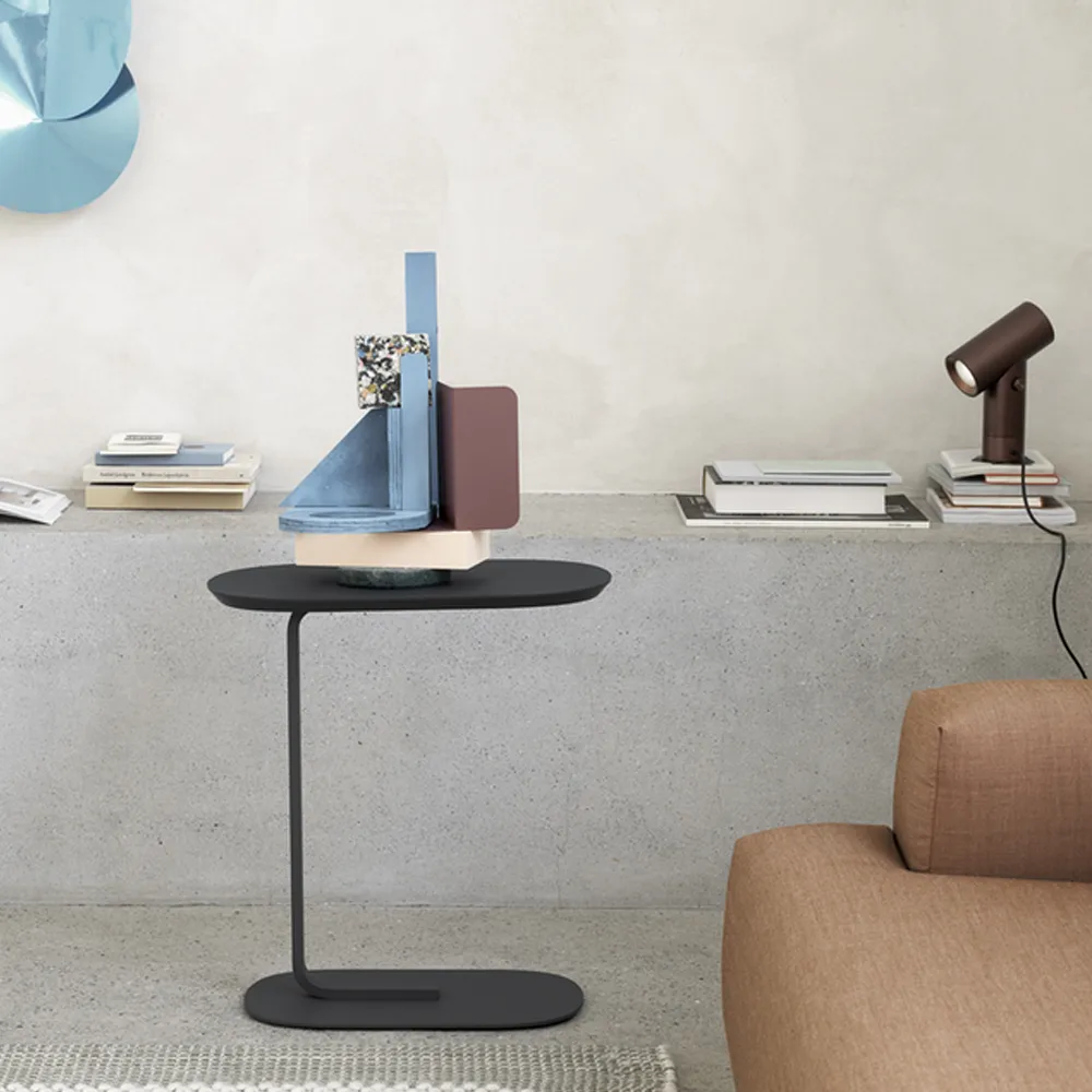 Relate 北欧简约风格边几高73.5cm, Oak veneer-黑色 Muuto