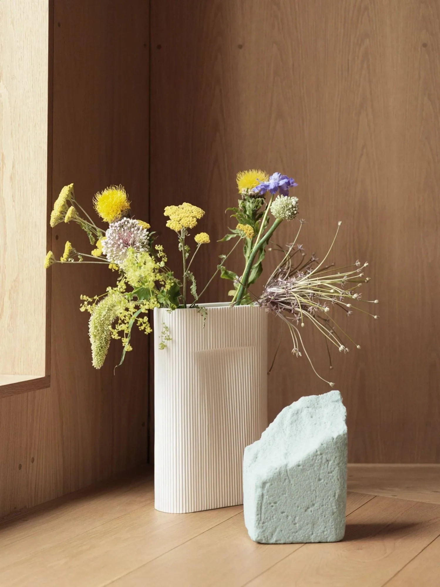 Ridge 花瓶 35cm, 米白色 Muuto