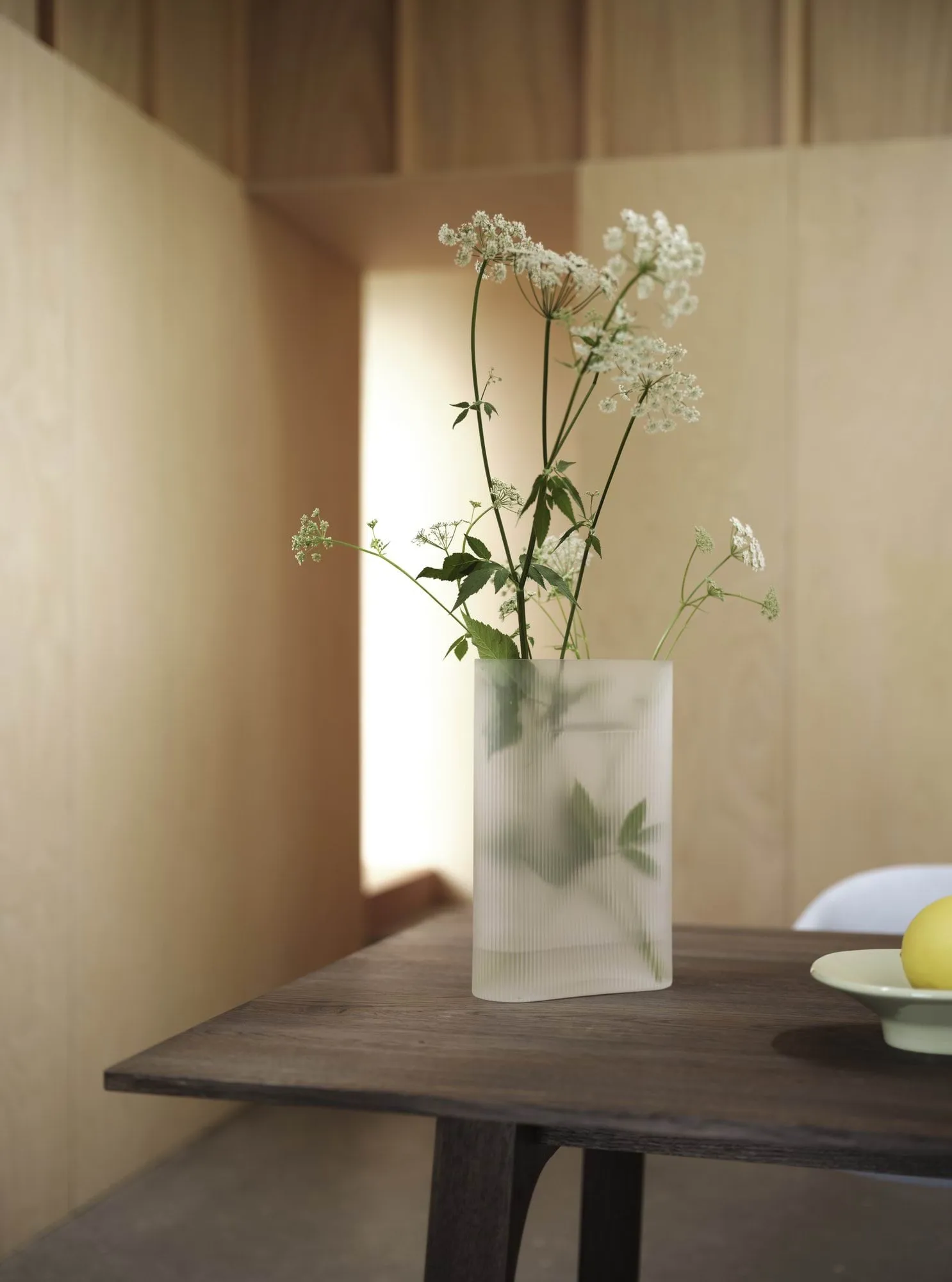 Ridge 磨砂玻璃花瓶35cm, 浅橙色 Muuto