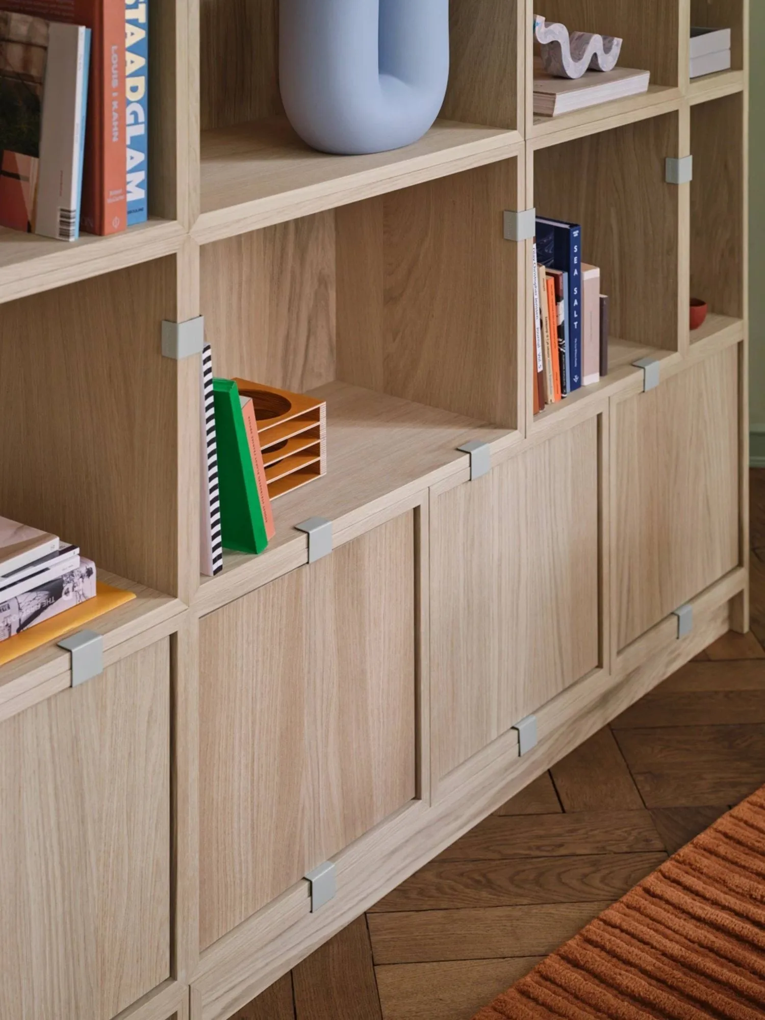 Stacked 2.0 搁架 带背板 小号, 橡木 Muuto